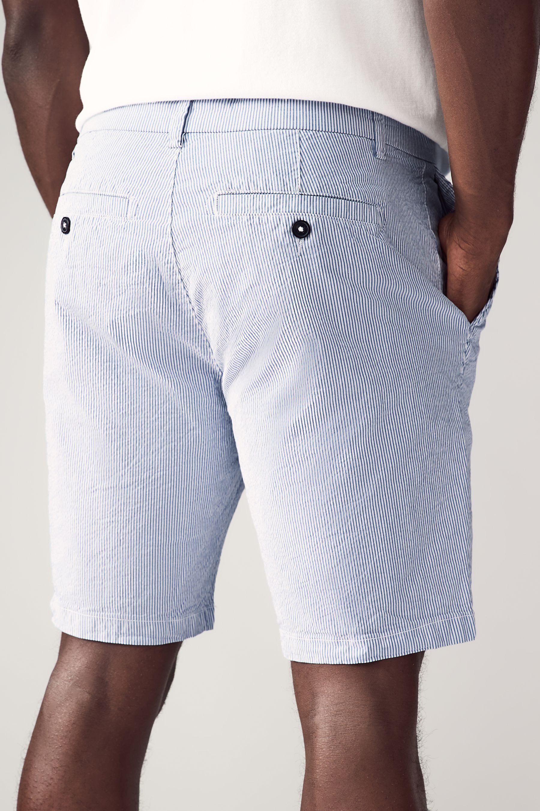 Next Shorts Straight Fit Chinoshorts, Seersucker und Streifen (1-tlg)