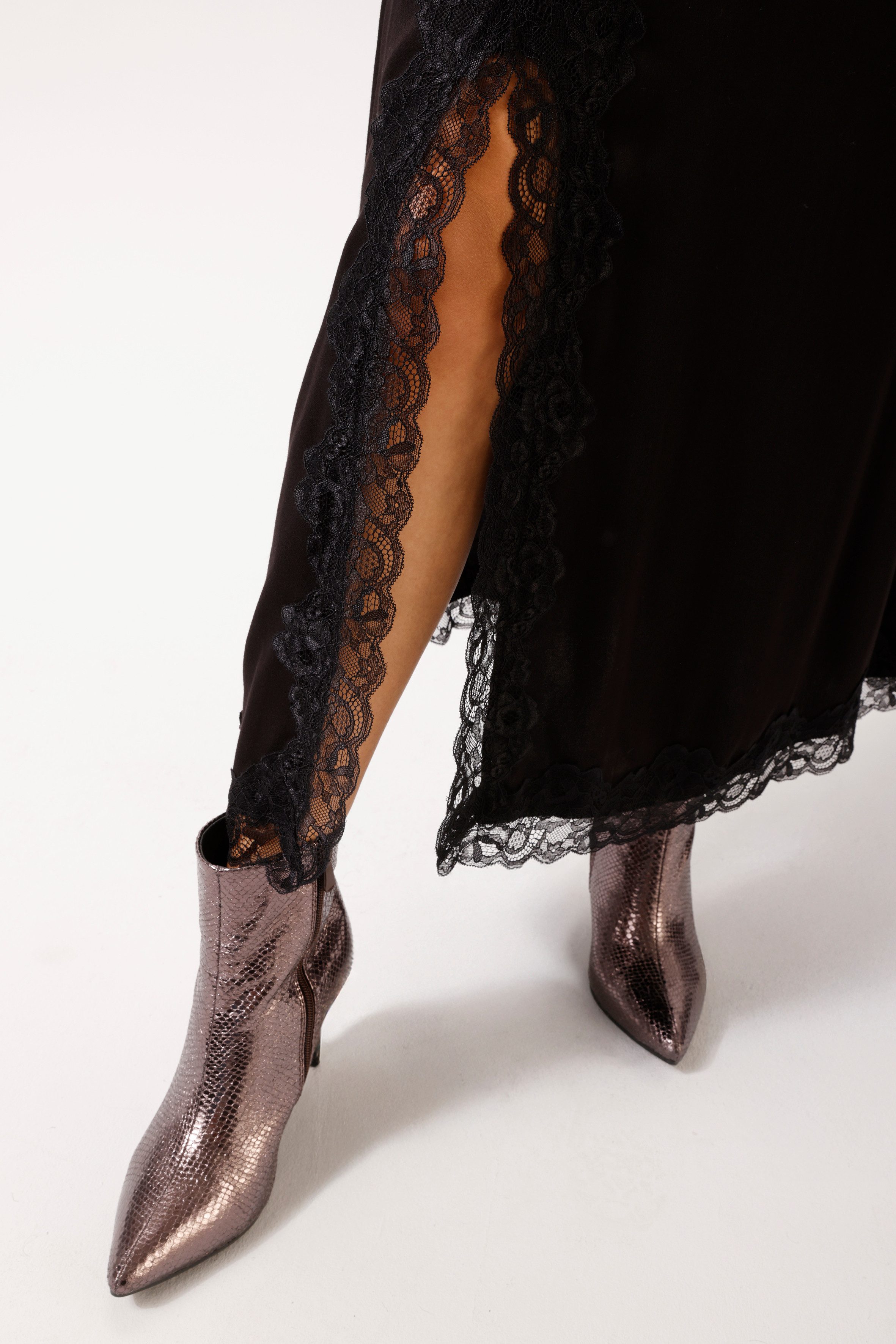 Aniston CASUAL Maxikleid aufwändig mit Spitze verziert - NEUE KOLLEKTION – Bild 3 von 5