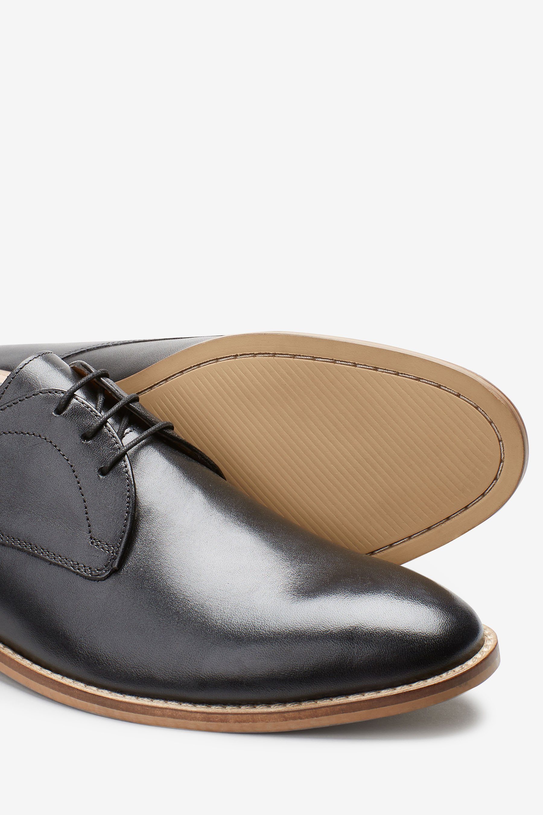 Schuhe Halbschuhe Next Derby-Schuhe aus Leder mit Kontrastsohle Schnürschuh