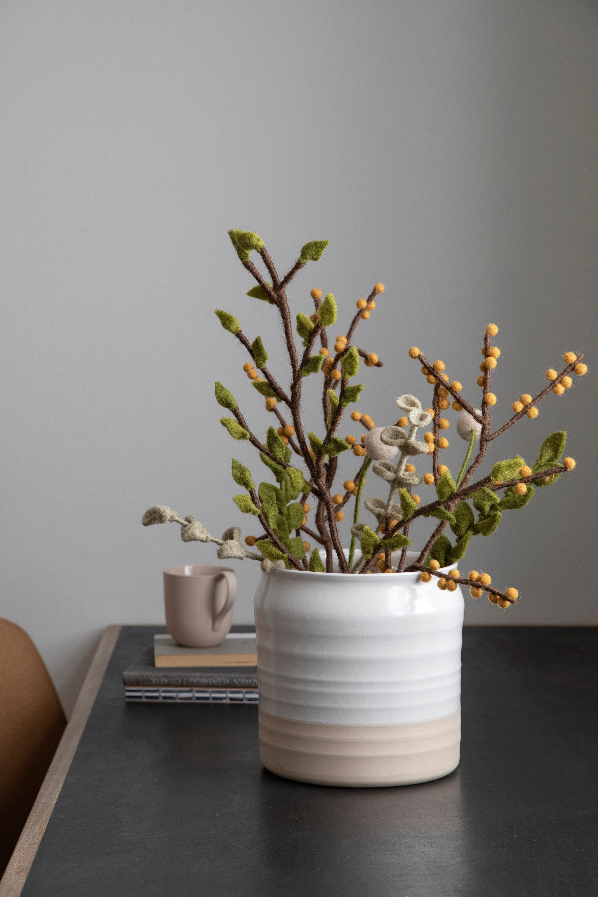 Kunstblumenstrauß Zweig aus Filz, fairtrade, handmade günstig online kaufen