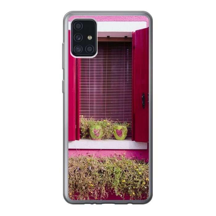 MuchoWow Handyhülle Blumentöpfe mit Herzen in einem Fenster mit rosa Fensterläden Handyhülle Samsung Galaxy A52 5G Smartphone-Bumper Print Handy