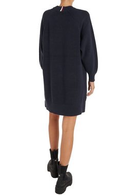 Tommy Hilfiger Strickkleid PLACED HILFIGER SWEATER DRESS mit markantem Hilfiger Logo-Schriftzug Auf dem Ärmel