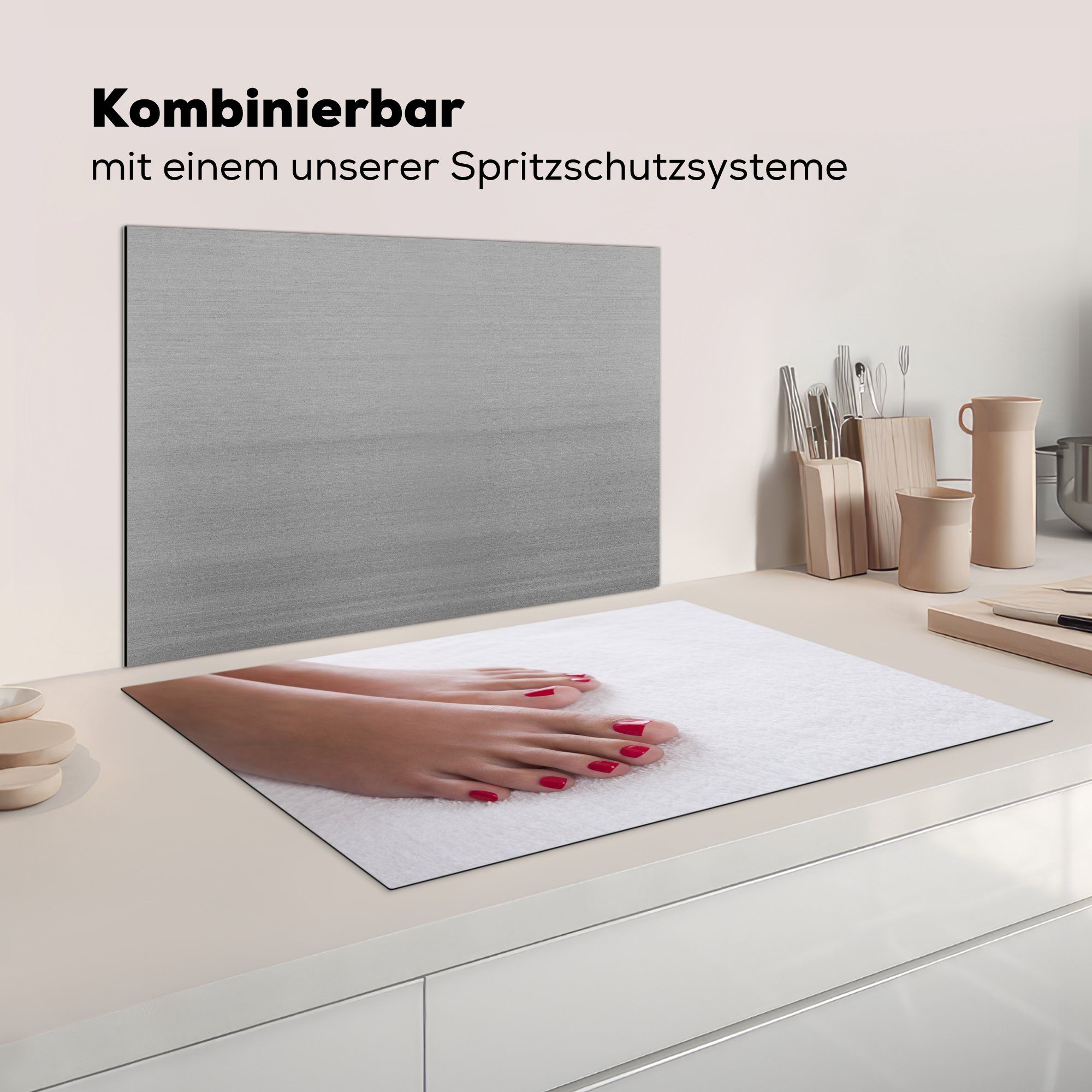 Füße küche, (1 Vinyl, Schutz MuchoWow Ceranfeldabdeckung die roten Herdblende-/Abdeckplatte Induktionskochfeld 81x52 Zehennägeln, tlg), für cm, mit