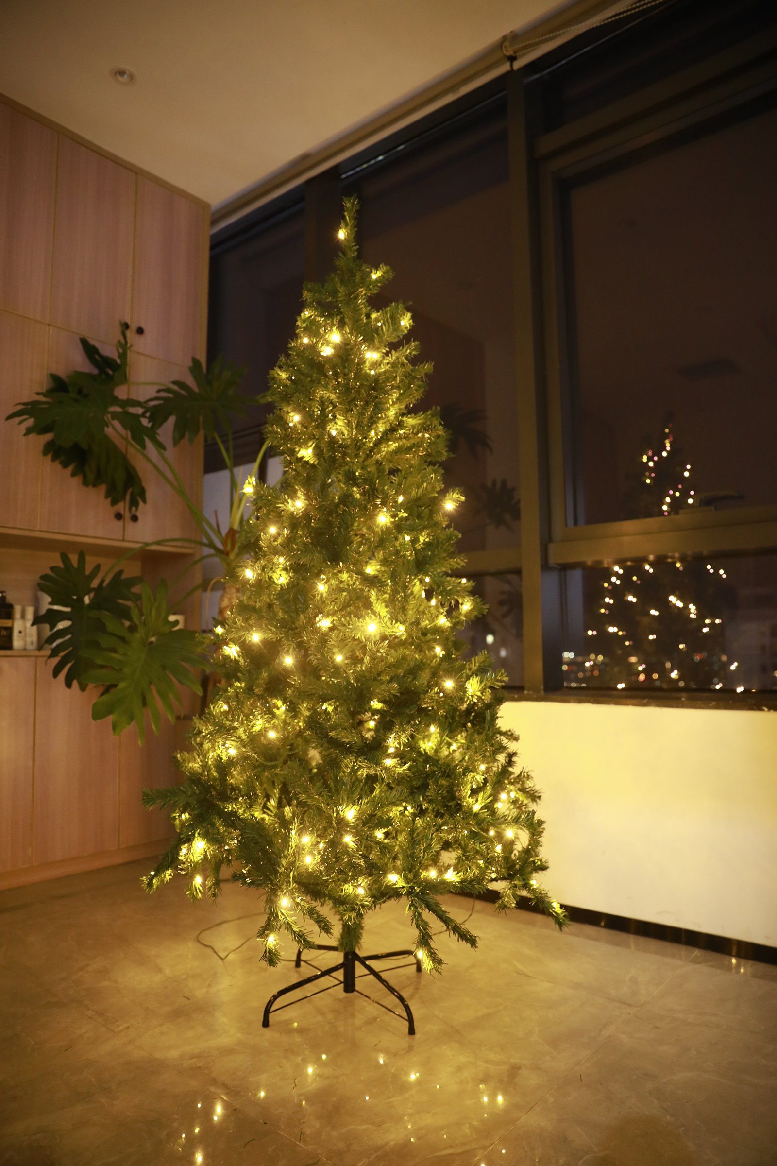 TAB Künstlicher Weihnachtsbaum Tannenbaum mit 300 cm Christbaum, 180 PVC LED mit 180cm/210cm, mit Beleuchtung Lichtern Spitzen, LED und 1080 Warm-Weißen Metallständer