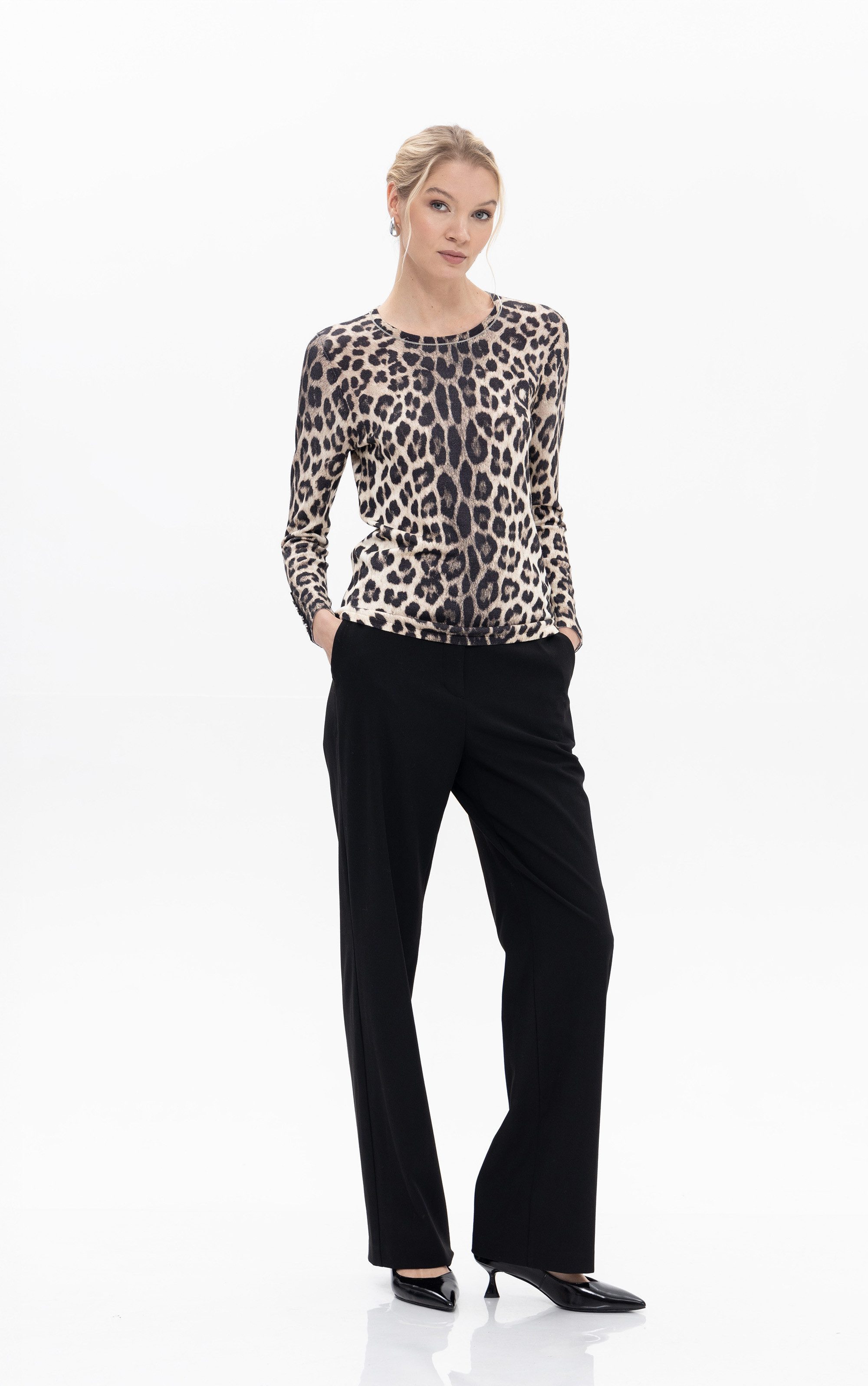 Passioni Rundhalspullover mit Leoprint günstig online kaufen