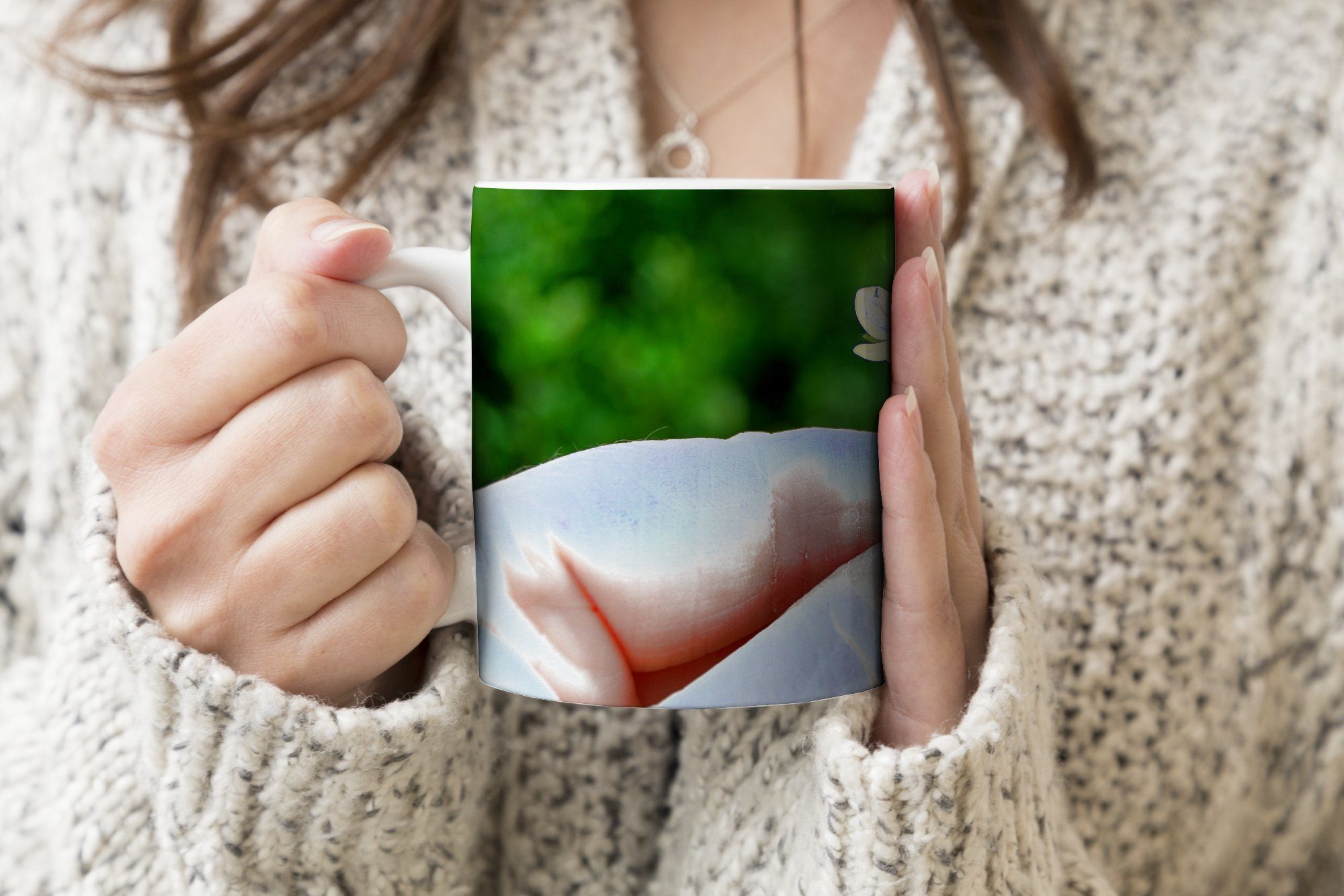 MuchoWow Tasse Vergissmeinnicht Teetasse, Teetasse, Frau, der Keramik, einer Geschenk Kaffeetassen, Hand in Becher