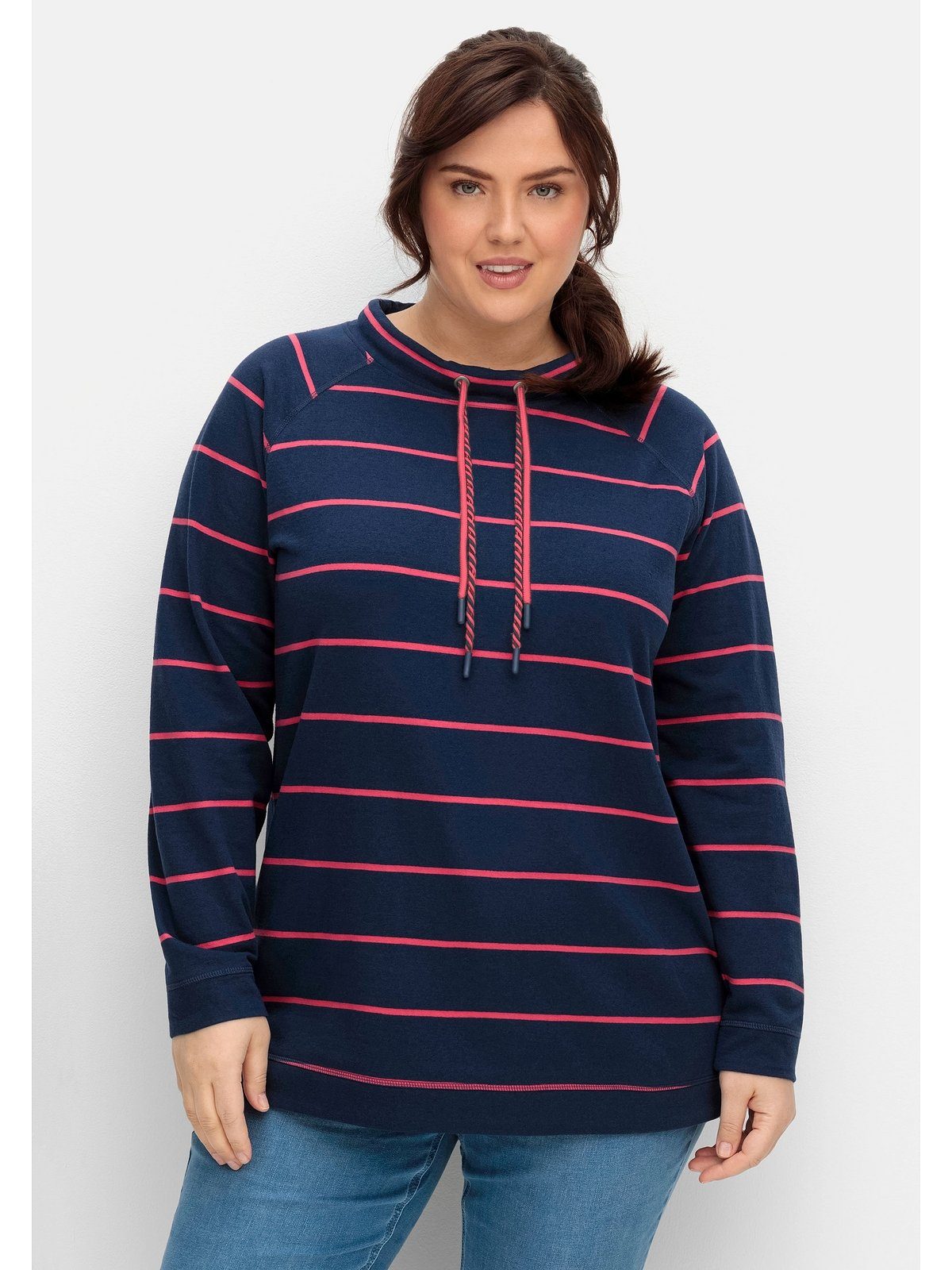 Sheego Sweatshirt Große Größen mit Stehkragen und Applikation seitlich