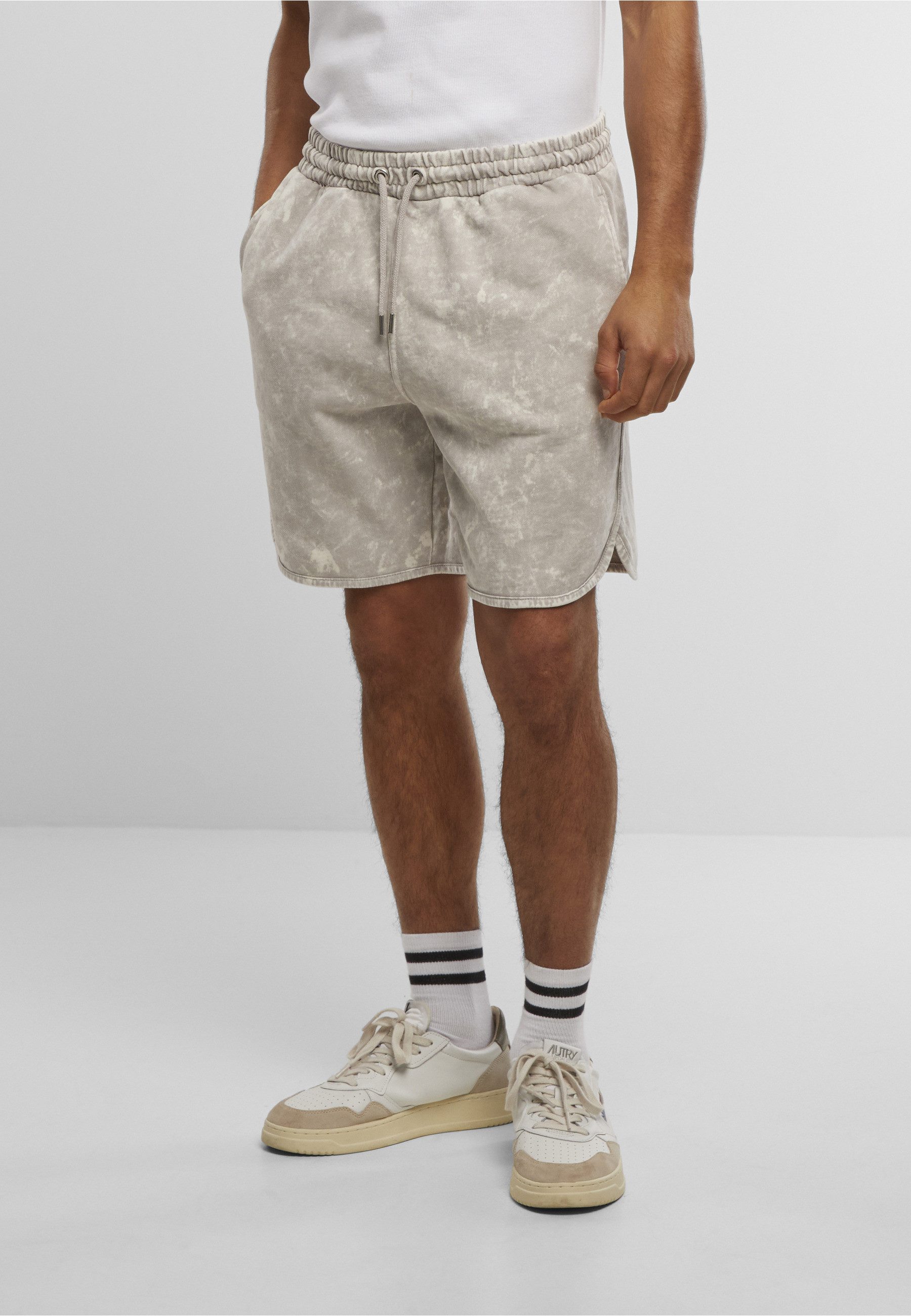 URBAN CLASSICS Sweatshorts Urban Classics Washed Piped Shorts (1-tlg)