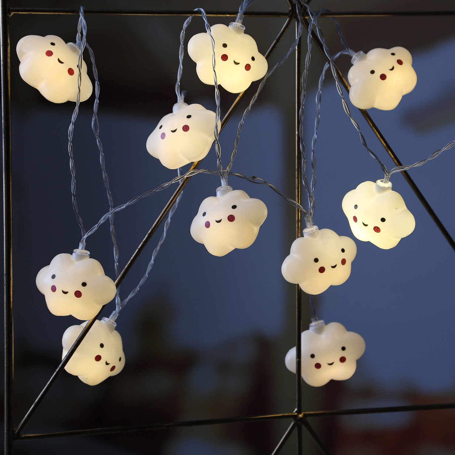 MARELIDA LED-Lichterkette niedliche lächelnde Wolken Kinderzimmer Dekogirlande L: 1,8m weiß, 10-flammig – Bild 3 von 5