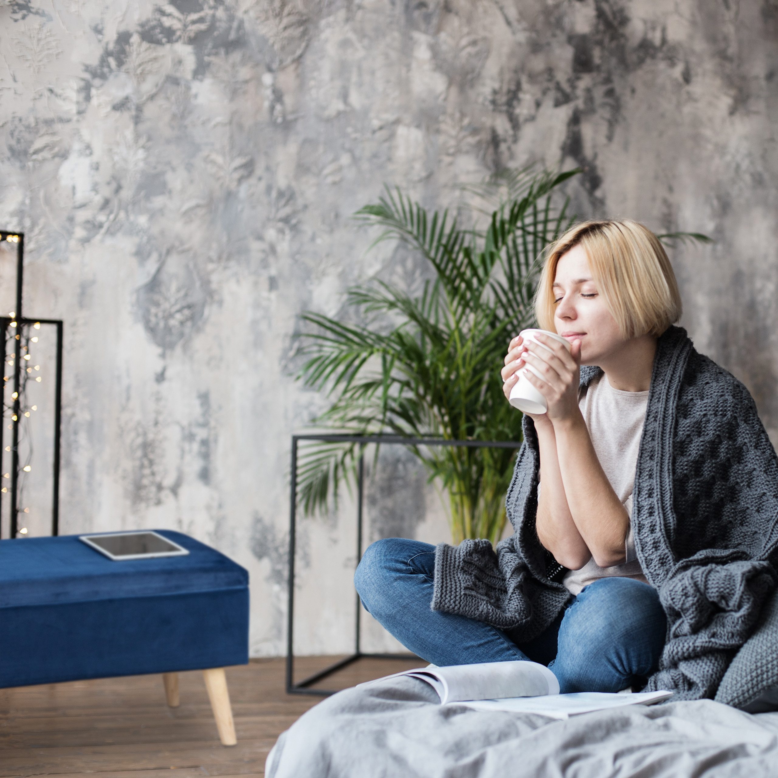 relaxdays Sitzbank Samt Sitzbank mit Stauraum, Dunkelblau