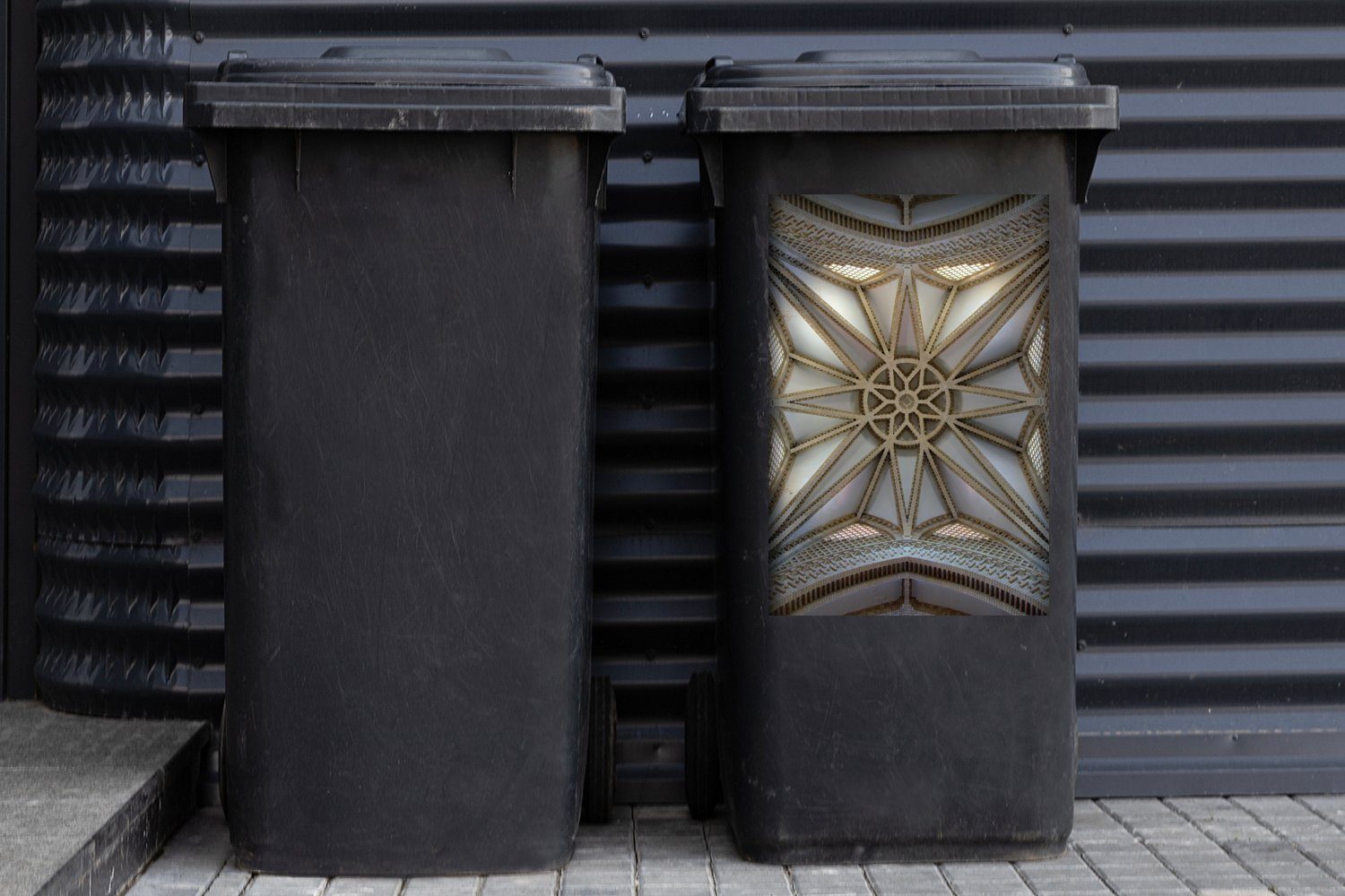 MuchoWow Wandsticker Decke einer Kapelle Abfalbehälter (1 Sticker, Mülltonne, im Container, Art-déco-Stil Mülleimer-aufkleber, St)