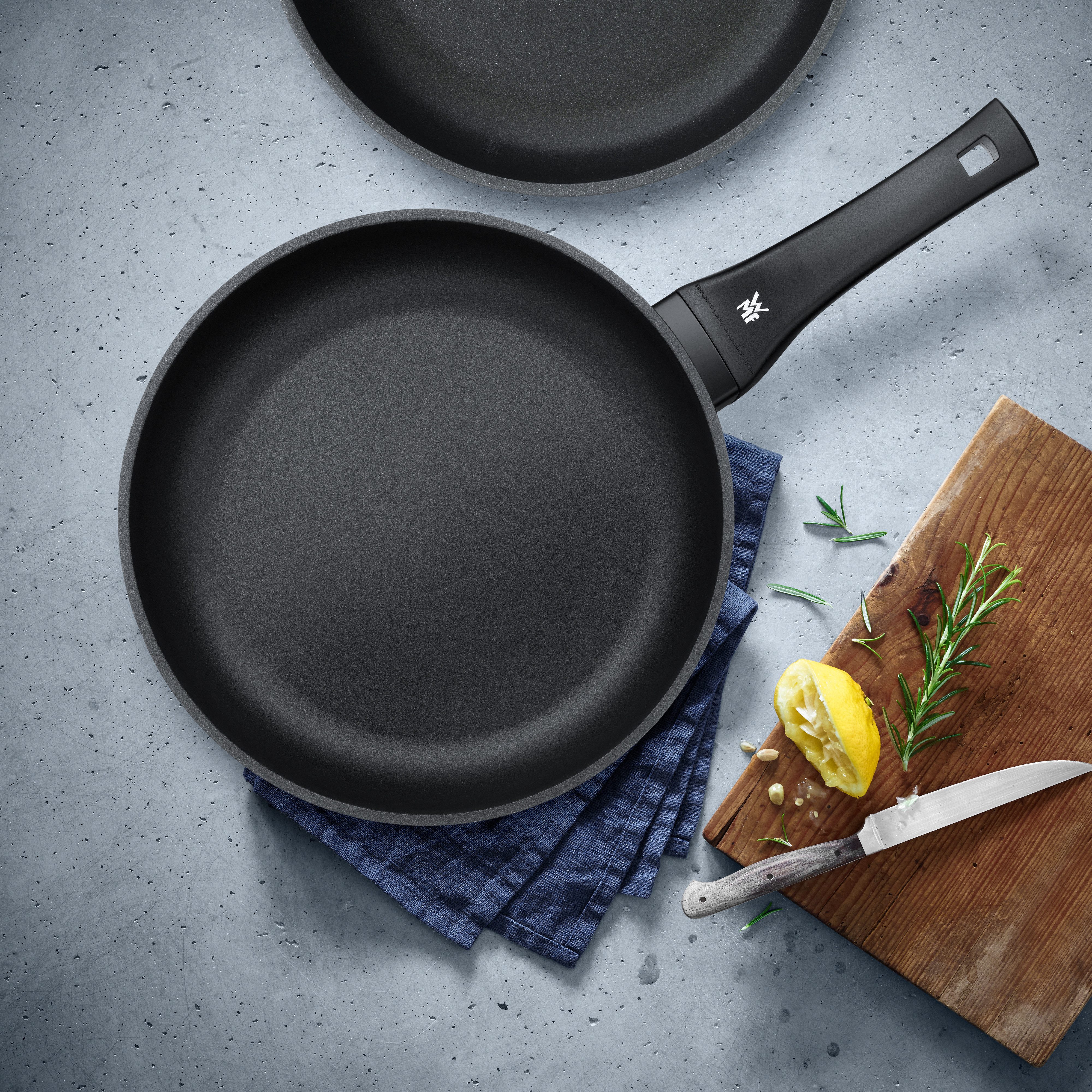 WMF Pfannen-Set PermaDur Excellent, Aluminiumguss (Set, 2-tlg), 24/28 cm, 3-Schicht Antihaftversiegelung, TransTherm-Allherdboden