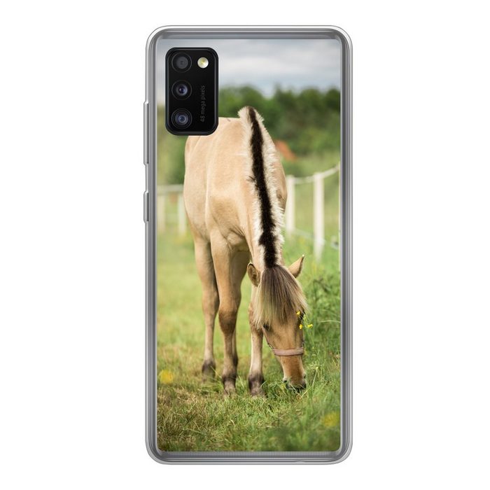 MuchoWow Handyhülle Porträt eines Fjordpferdes auf einer Wiese Handyhülle Samsung Galaxy A41 Smartphone-Bumper Print Handy