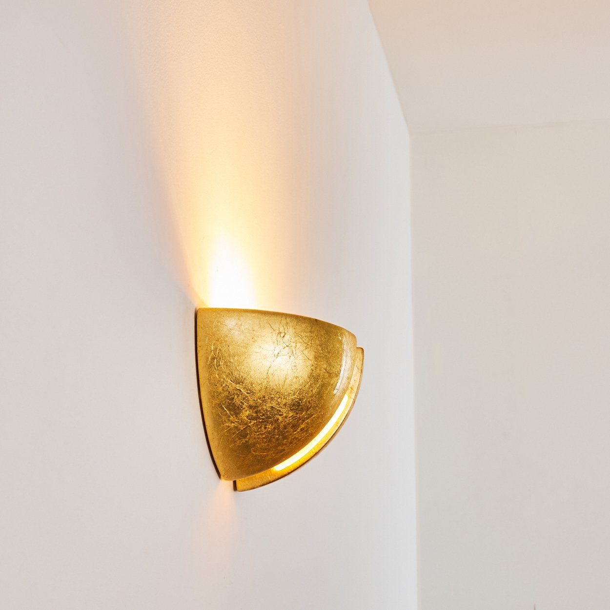 Wandlampe schönem ohne »Bareto« Blattgold-Optik hofstein in mit Leuchtmittel, Gold, Innenin aus Keramik 1xE27, Lichtkegel, Wandleuchte