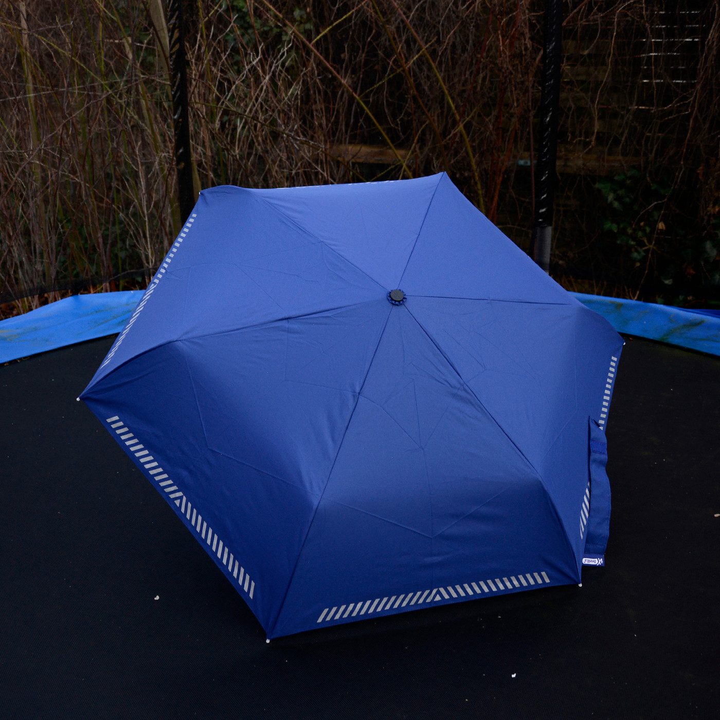 iX-brella Taschenregenschirm für Kinder Safety Reflex mit Auf-Zu-Automatik, kräftige Farben mit reflektierenden Streifen