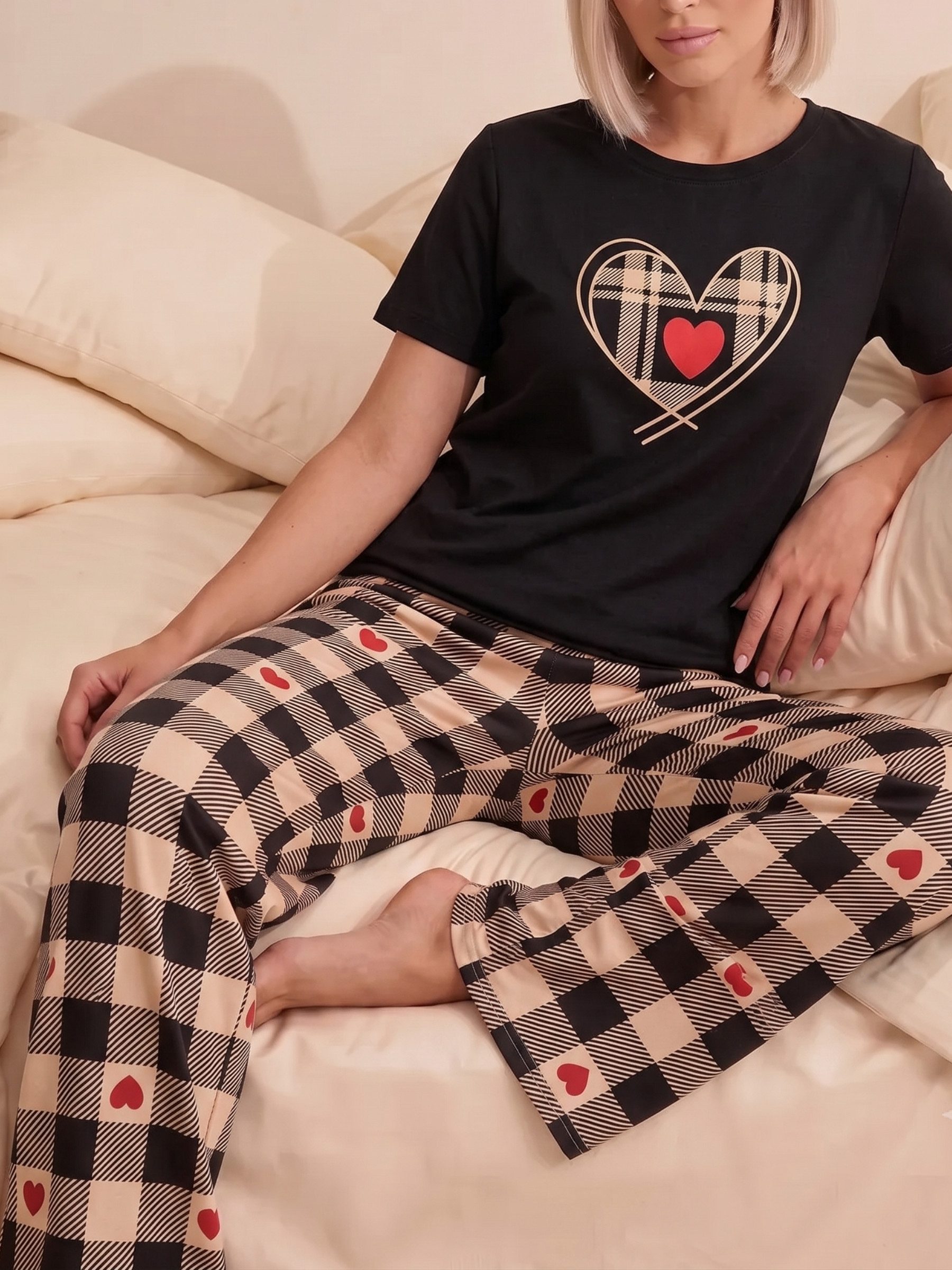 Elegant Love Pyjama Loungewear-Set Damen – Schlafanzug mit Herzprint und Karohose (Set, 2 tlg., Kurzarmshirt und lange Schlafhose) Nachtwäsche – Hausanzug mit T-Shirt und langer Homewearhose