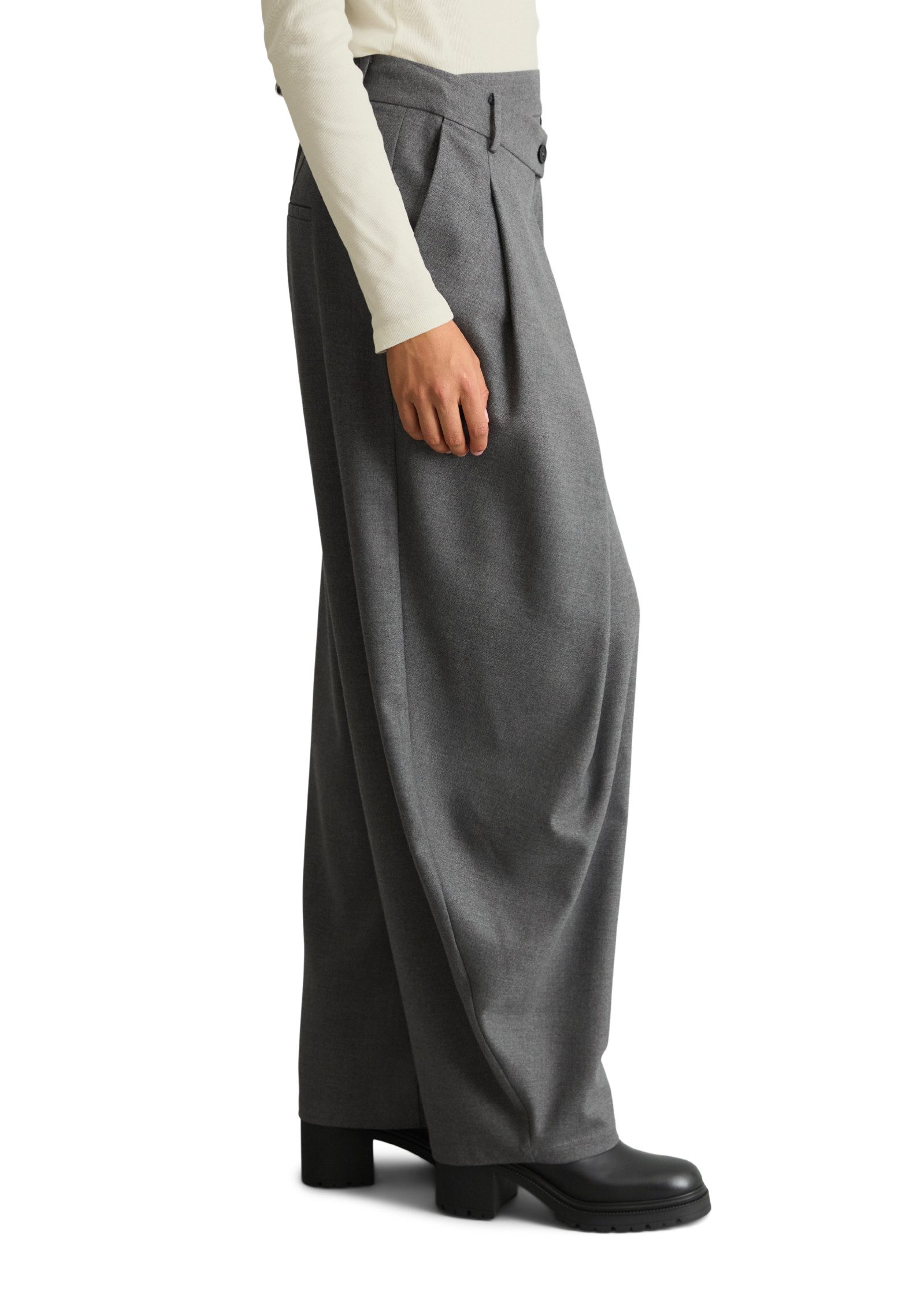 Marc O'Polo DENIM Chinohose aus recyceltem Polyester, Viskose und Elasthan