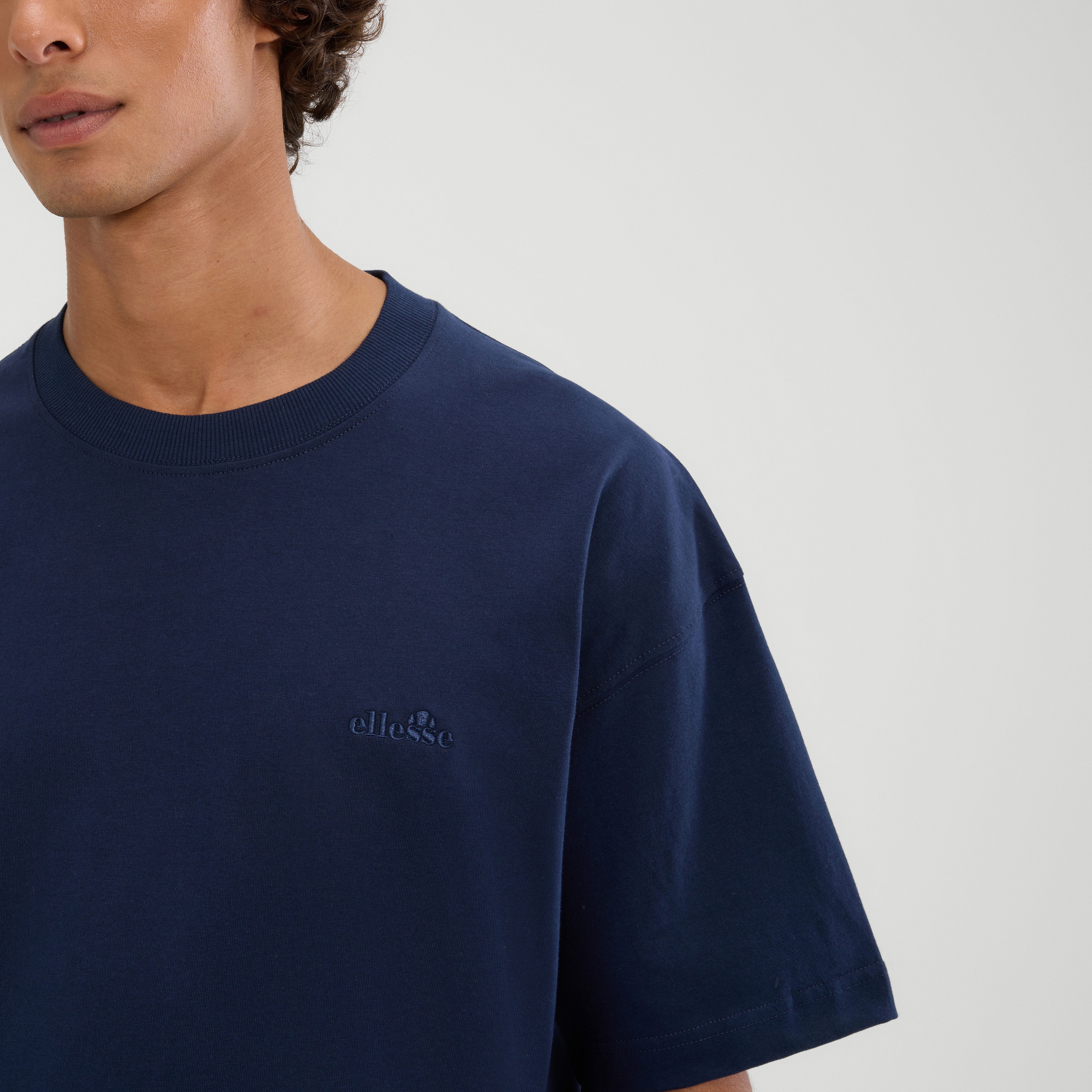 Ellesse T-Shirt SUISIO T SHIRT mit Rundhalsausschnitt, Kurzarm-Design, aus Baumwolle