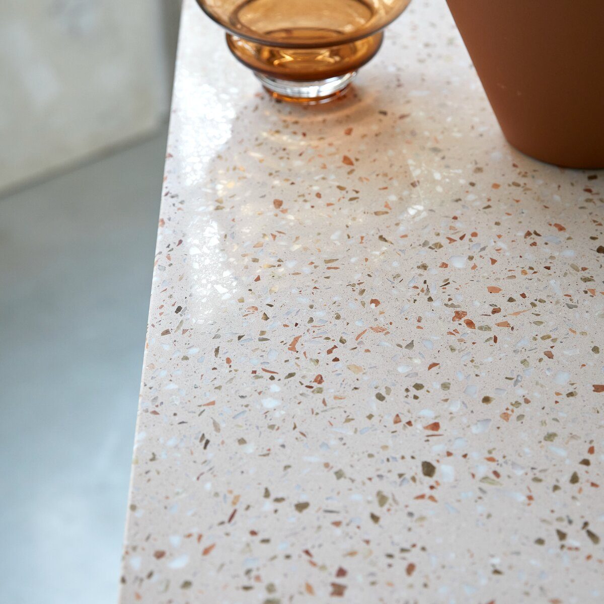 Premium-Terrazzo aus Teak massivem Konsole mit Pink Konsolentisch Tikamoon