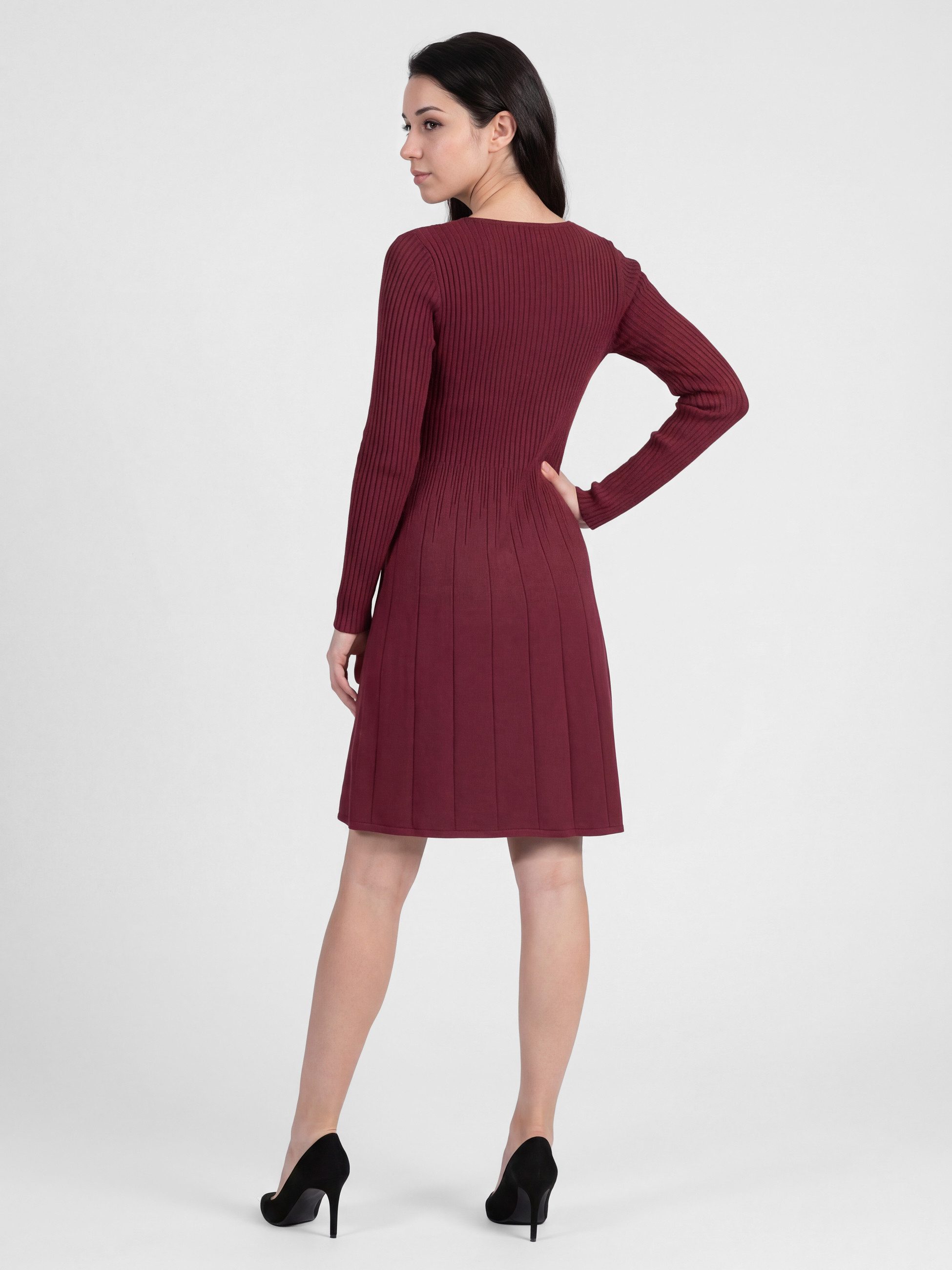 PEKIVESSA Strickkleid Kurzes Ripp-Strickkleid tailliert mit feminin tiefem V-Ausschnitt