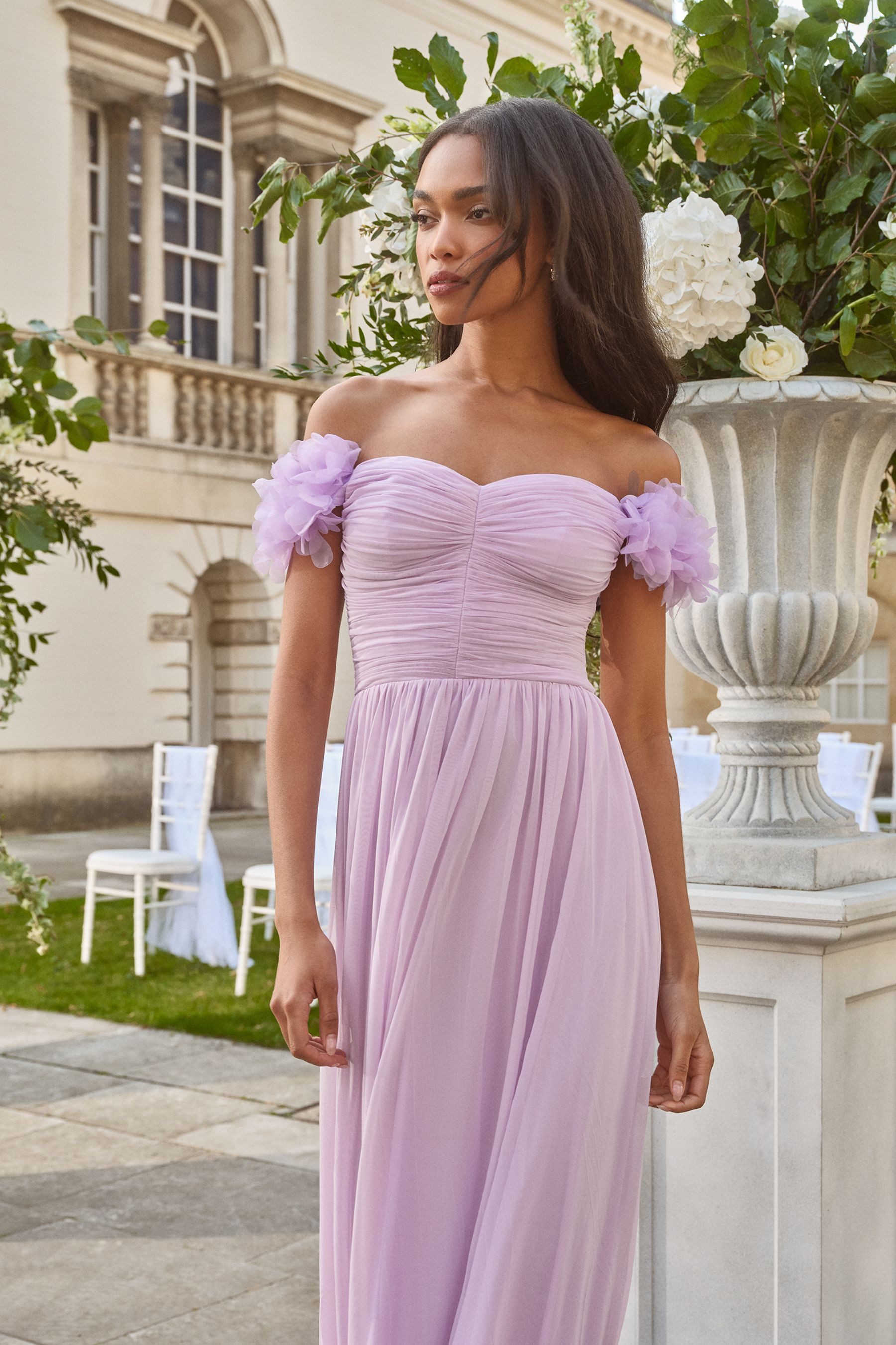 LIPSY Maxikleid Schulterfreies Maxikleid mit 3D-Blumen, Brautmode (1-tlg) – Bild 4 von 4