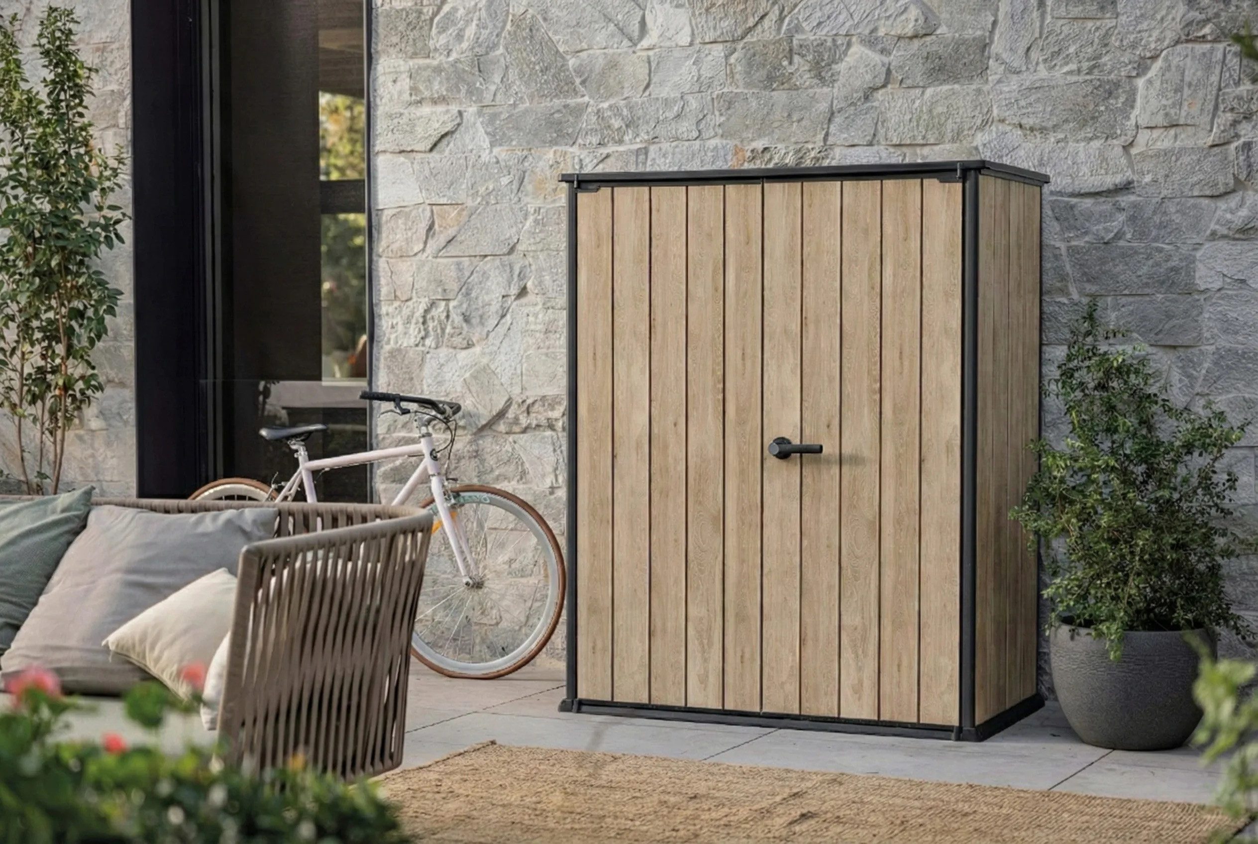 Focus Garden Garten-Geräteschrank "Deco Vertical" 1400L Holzoptik wetterfest mit 2 Regalen, Abschließbar, L140cm x B73,6cm x H170,4cm