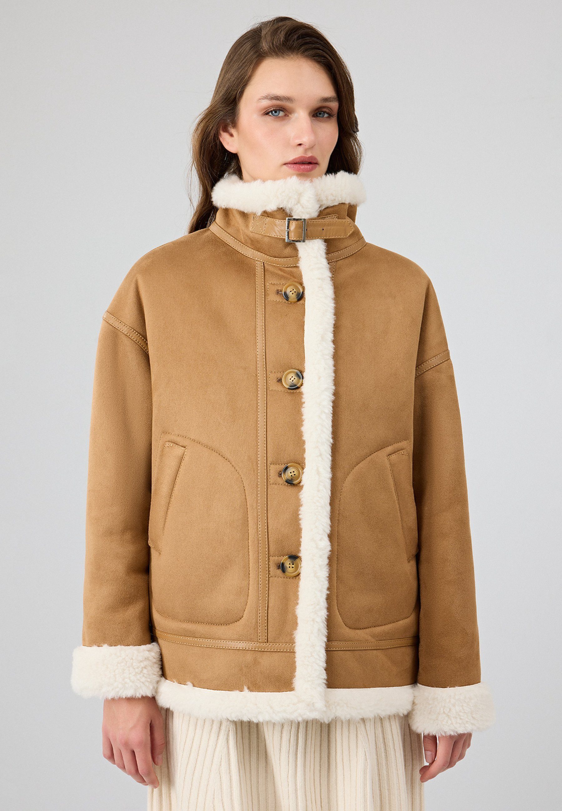 Derimod Lederjacke Oslo Wendbarer Teddy-Mantel Regular Fit, Knopfverschluss, Umlegekragen, Kurz, Plüsch