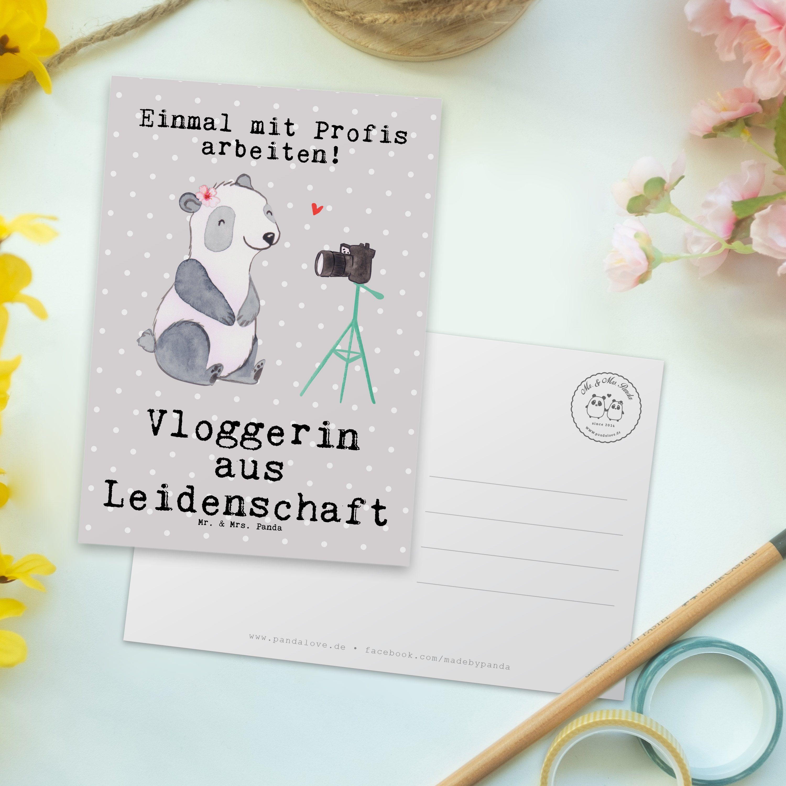 Mr. & Mrs. Firma - Postkarte Geschenk, Panda - Kollegin, Pastell Grau Leidenschaft aus Vloggerin