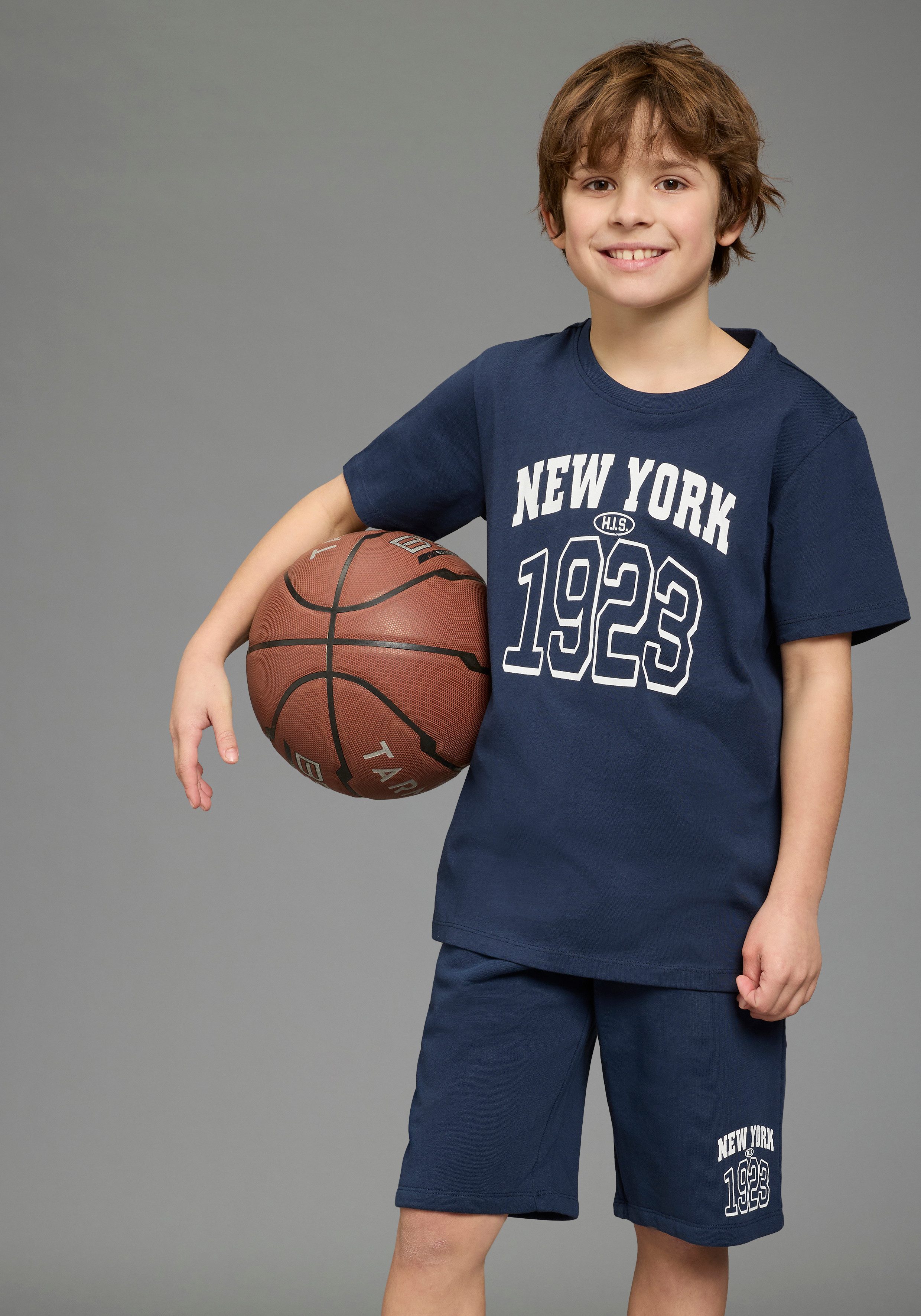 H.I.S Shirt & Hose 2tlg Set T-Shirt+Sweatbermudas (Set, 2-tlg., 2) verschiedene Größen, bedrucktes Design, aus Baumwollmischung. € 29,99, (€ 29,99 pro 1 Stk).