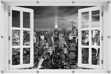 Wallario Sichtschutzzaunmatten New York bei Nacht - Panoramablick über die Stadt - schwarzweiß, mit Fenster-Illusion