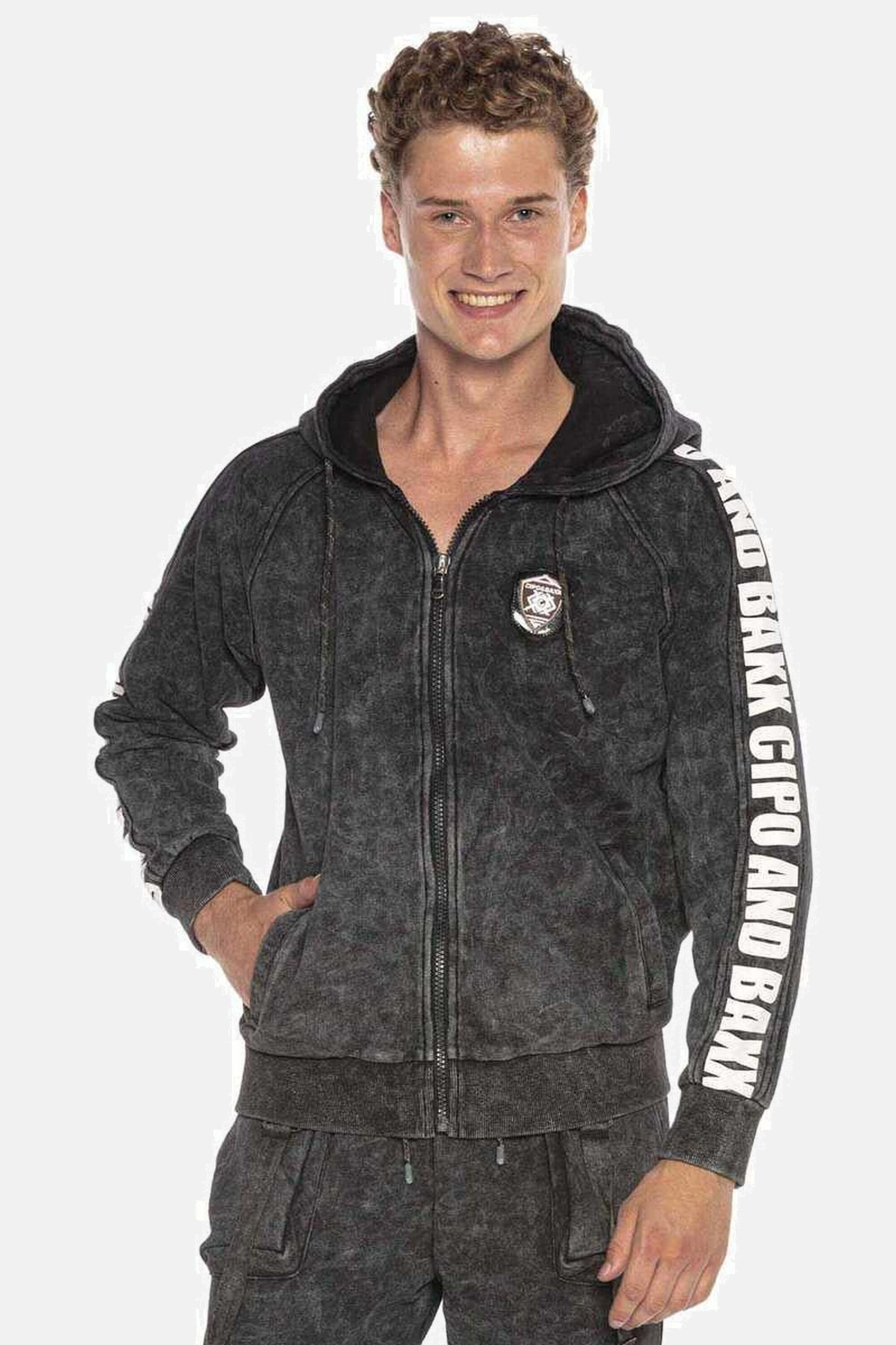 Cipo & Baxx Trainingsanzug Trainingsanzug (1-tlg), mit praktischen Eingrifftaschen, CLR128