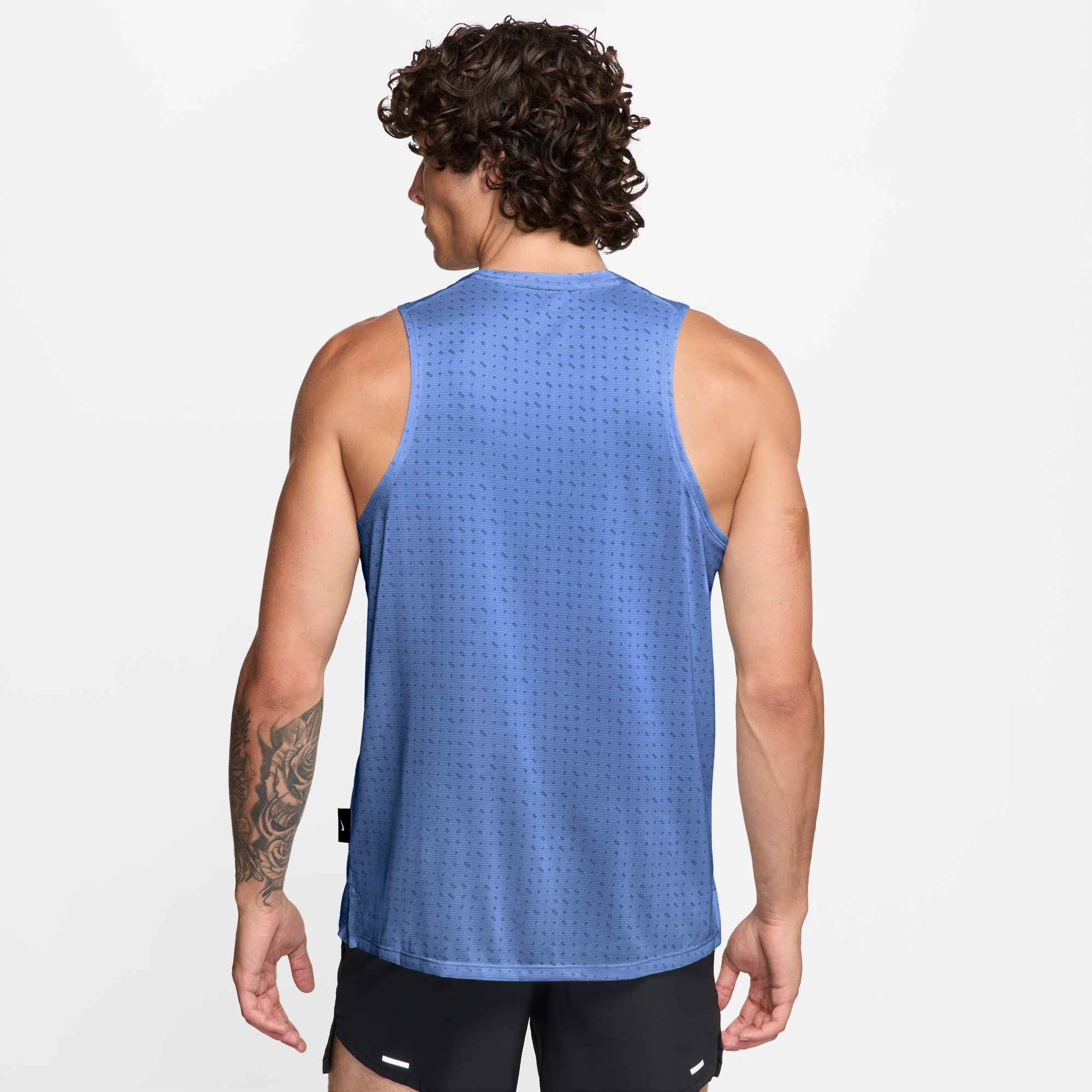 Nike Laufshirt M NK DF BREATHE MILER TANK für das Laufen entwickelt, mit Dri-FIT-Technologie, ärmelloses Design