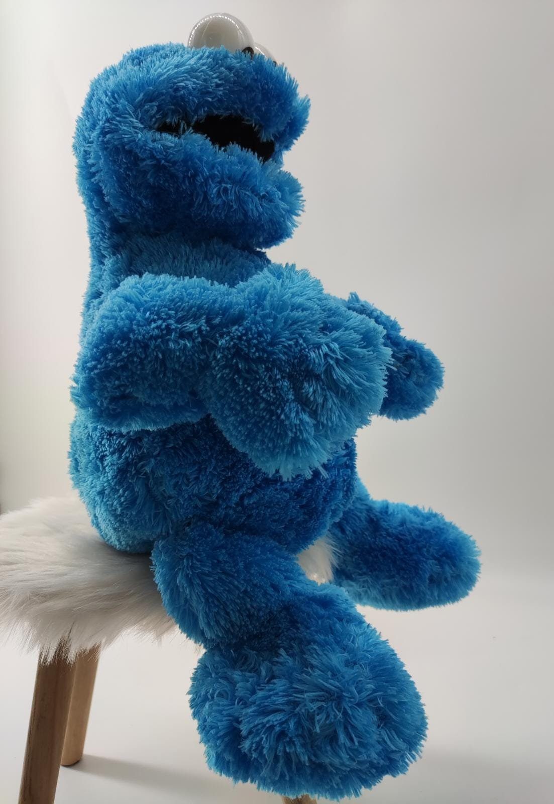 Sesamstrasse Kuscheltier Sesamstrasse Kuscheltier Krümelmonster Kuscheltier Blau Plüsch 35 cm (Set, 1-St., Geschenk-Set), Super weicher Plüsch Stofftier Kuscheltier für Kinder zum spielen