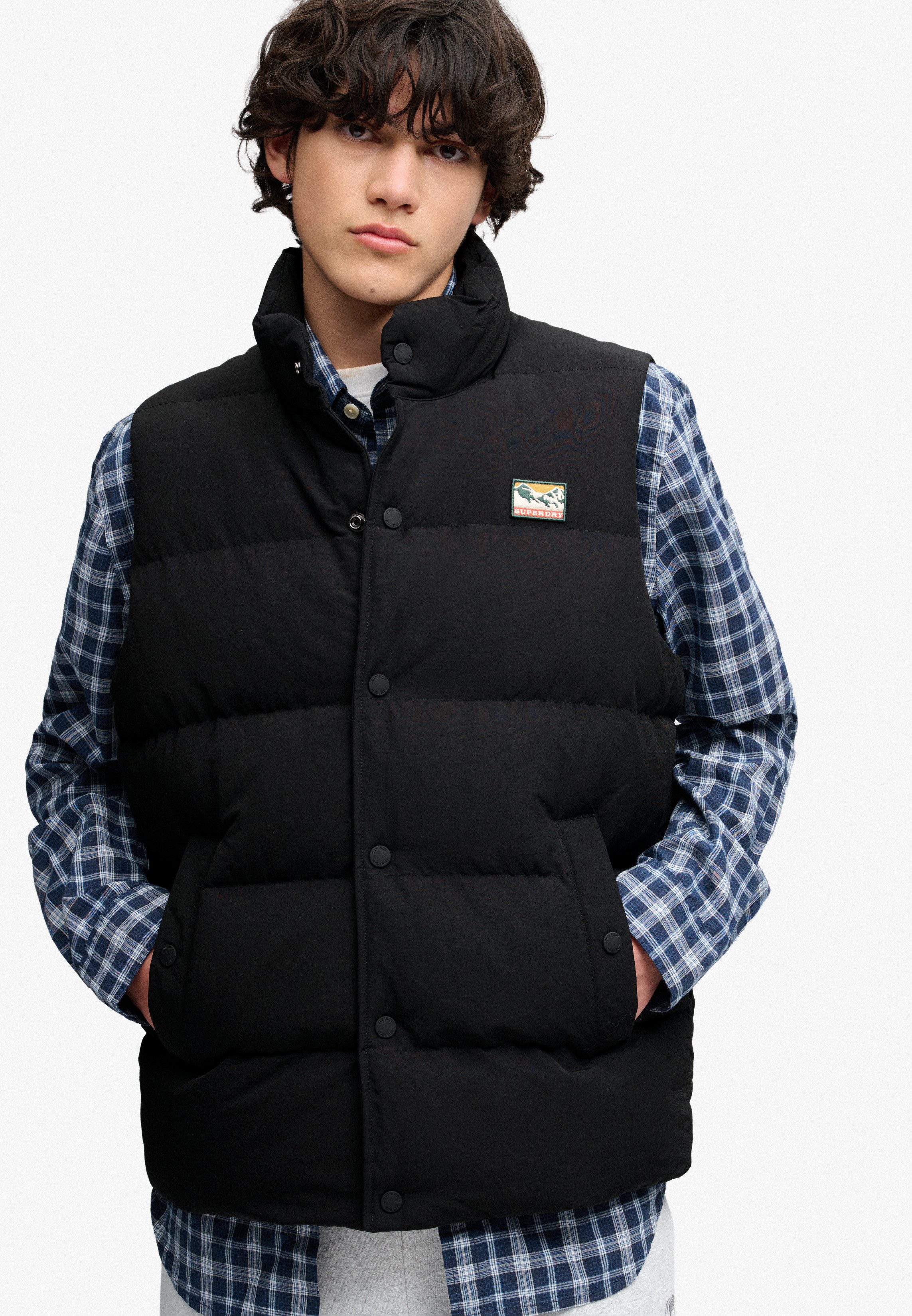 Superdry Steppweste NON HOOD SHORT EVEREST GILET mit Obermaterial aus Nylon, Regular Fit, in normaler Länge