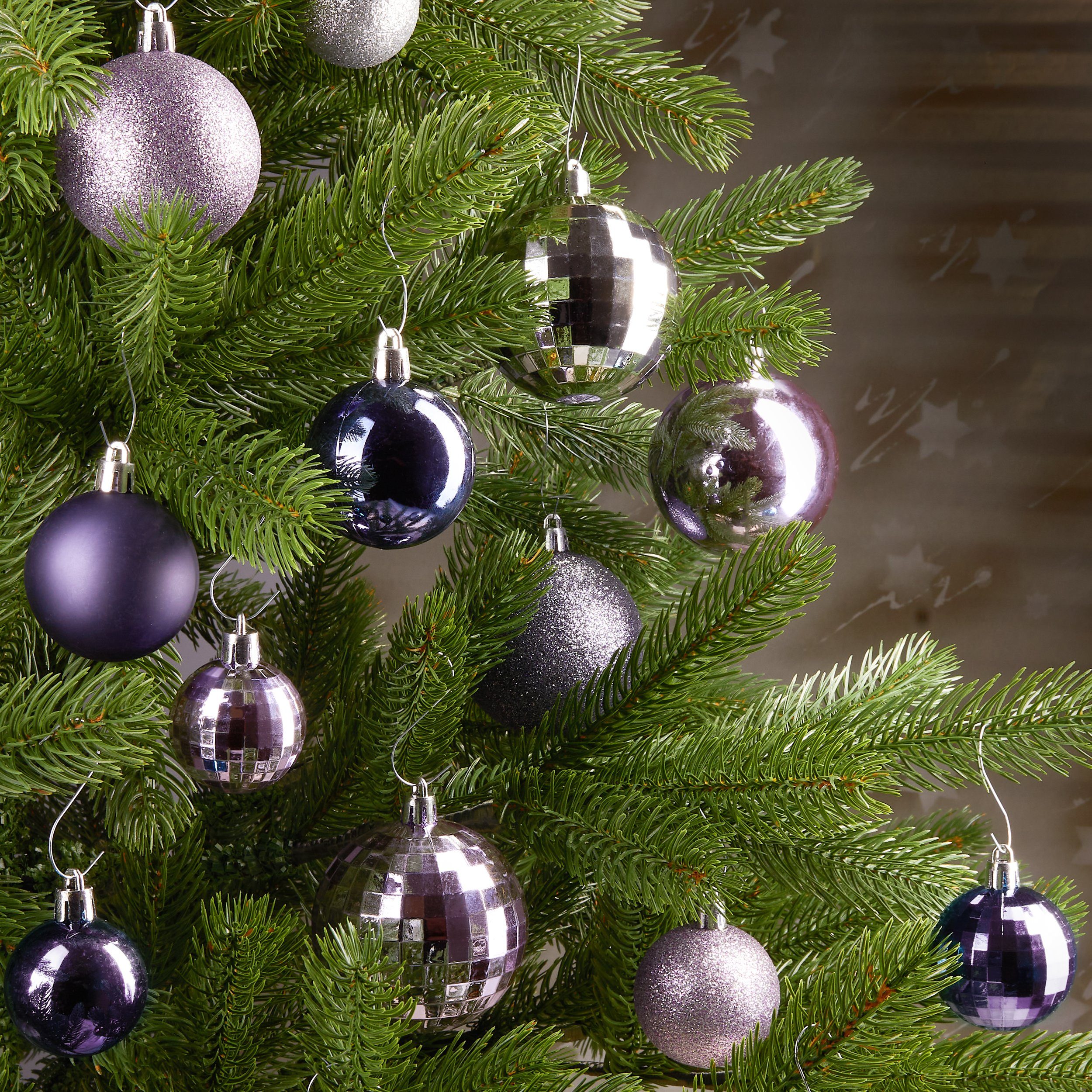 BRUBAKER Weihnachtsbaumkugel 50-teiliges Weihnachtskugel-Set mit Baumspitze, Christbaumschmuck aus Kunststoff, Weihnachtsdekoration edel und robust