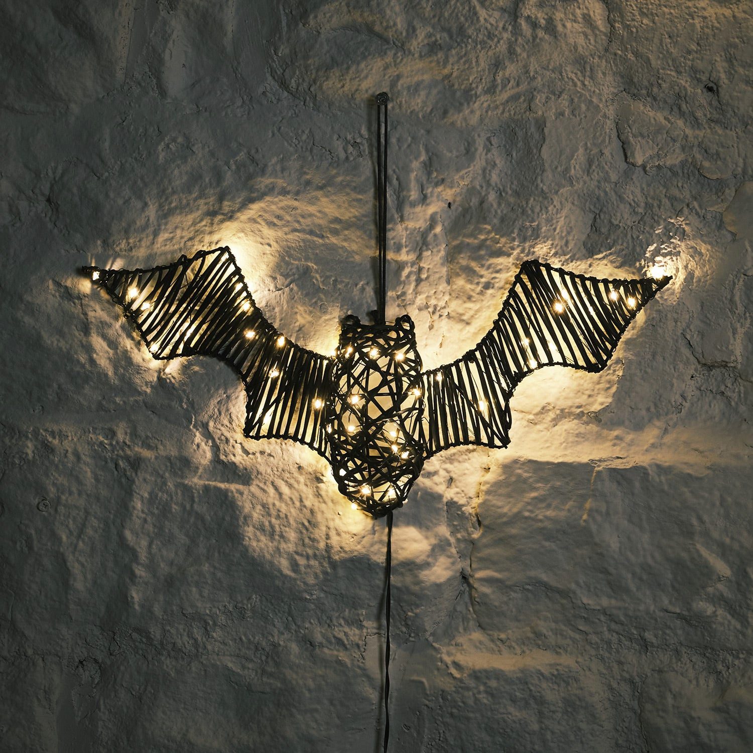 Lights4fun LED Dekofigur 43cm LED Rattan Fledermaus Batbara