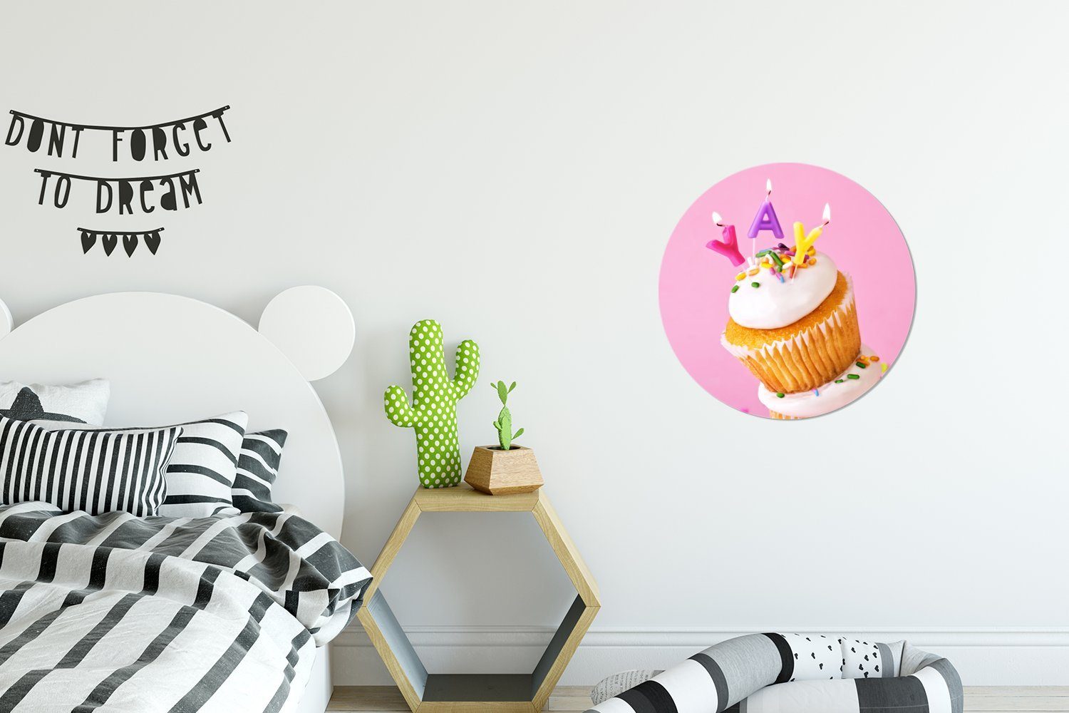 cm Wandbild, St), Wohnzimmer, Forex, (1 Gemälde rosa Hintergrund, MuchoWow Rundes einem auf Kreis 30x30 Konfetti-Cupcakes Wanddekoration