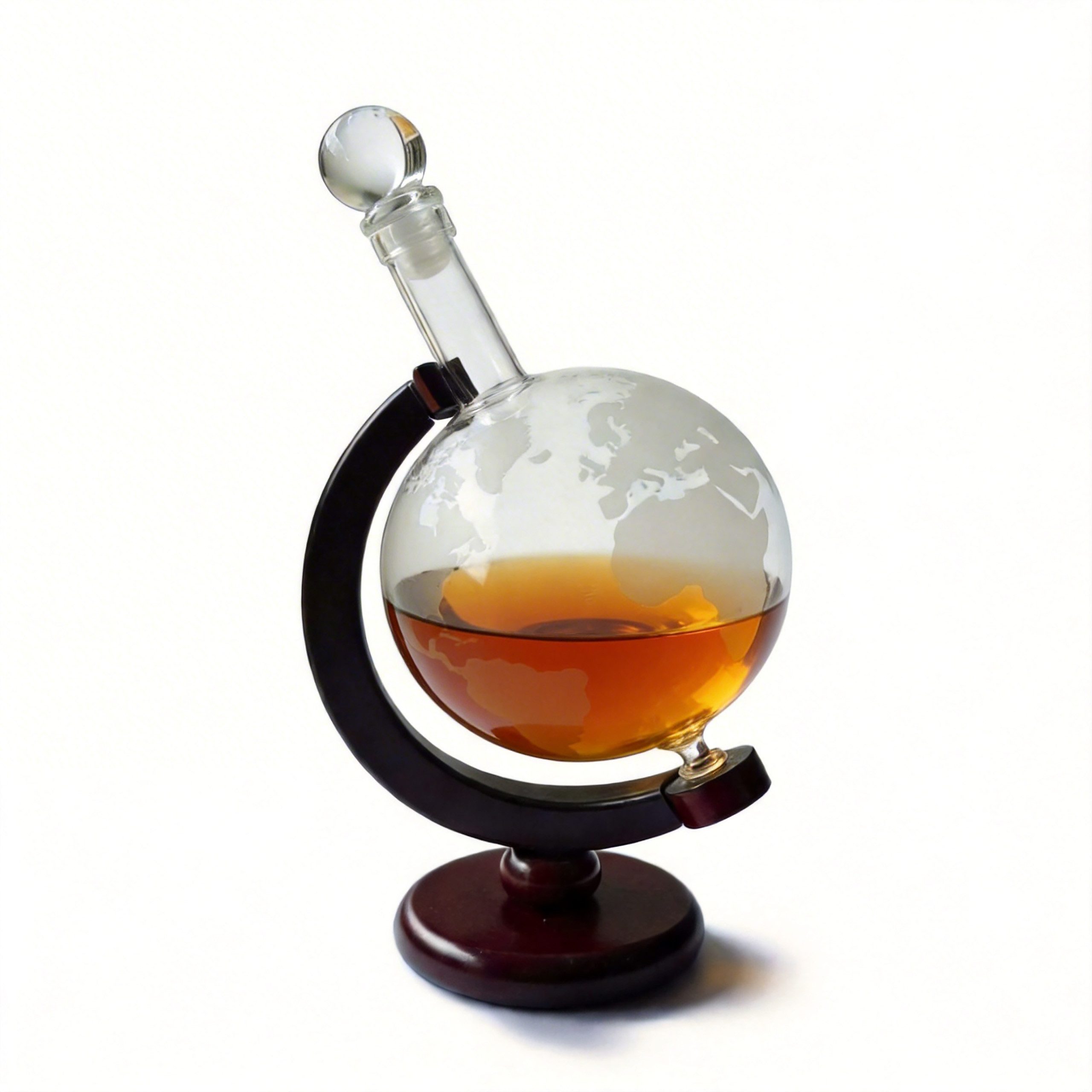 Lantelme Karaffe mit Holzständer Cognac Whisky Glas Holz Gin Wein Rum Dekanter 800ml, Geschenkidee für Frauen und Männer, Glaskaraffe Weltatlas Gravur