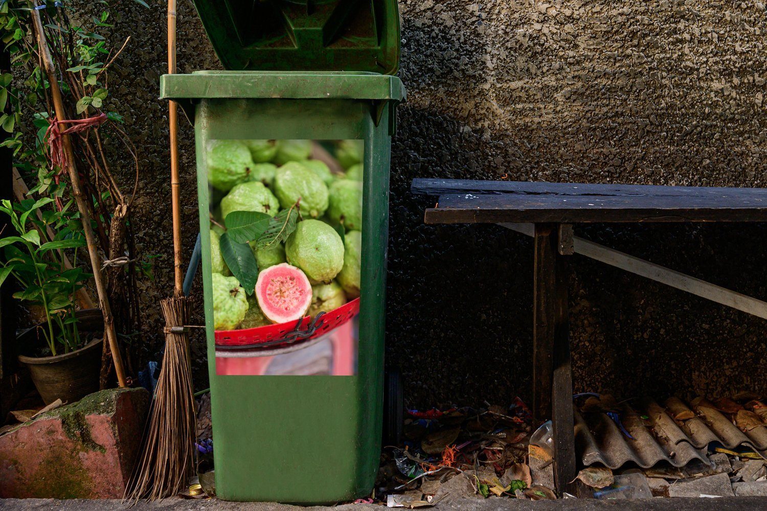 einer (1 Guave Container, Markt St), Wandsticker Theke Abfalbehälter Mülltonne, auf alten einem MuchoWow Sticker, Mülleimer-aufkleber, in asiatischen