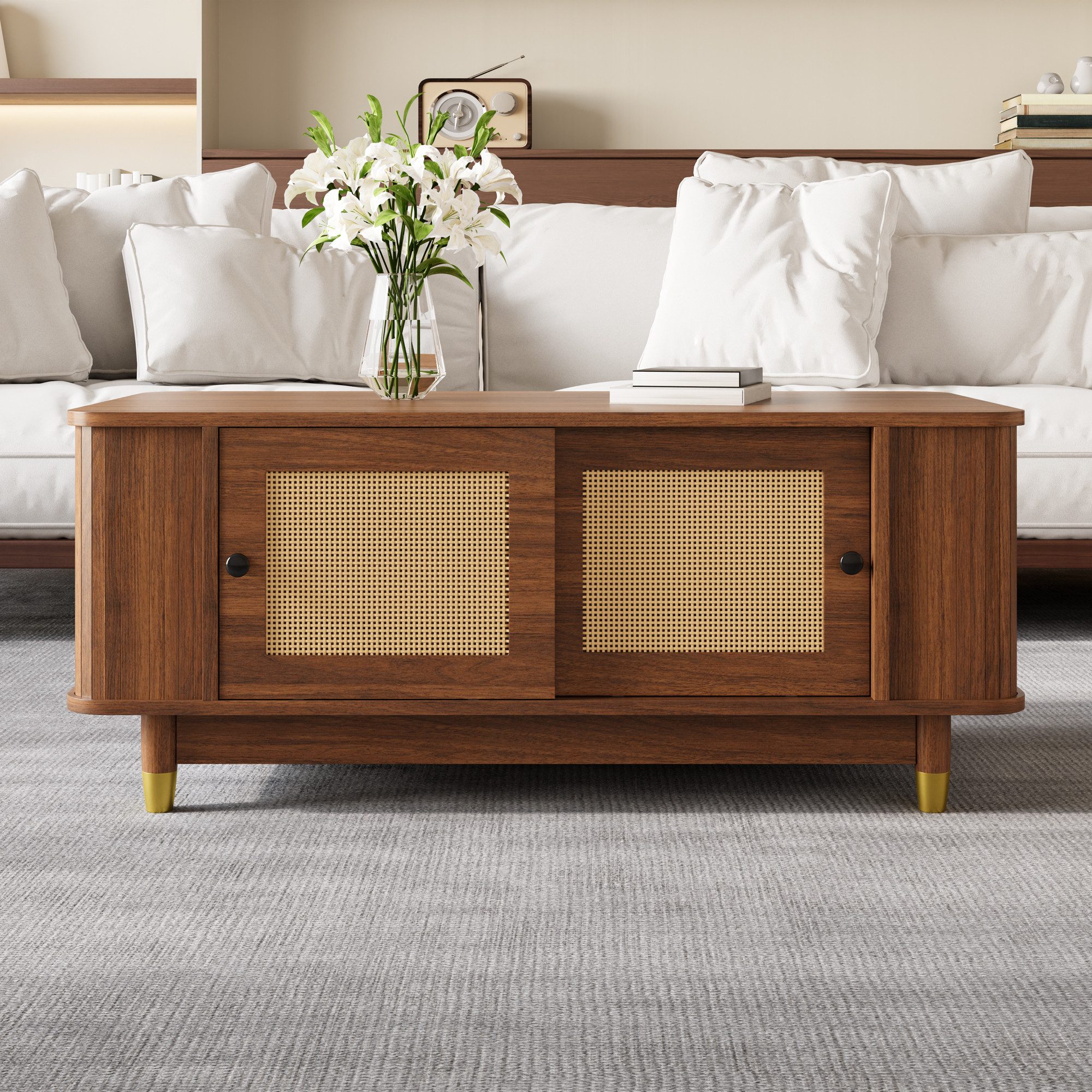 Refined Living Couchtisch Couchtisch Rattan-Schiebetüren, Nussbaum, abgerundete Ecken, Stauraum (100x50x42cm, MDF, Wabi-Sabi, Holzfüße mit goldenen Kappen, 1-St., platzsparend, pflegeleicht, stabil, matt, Wohnzimmer), Skandinavisch/Modern, sicher, geräuschlos