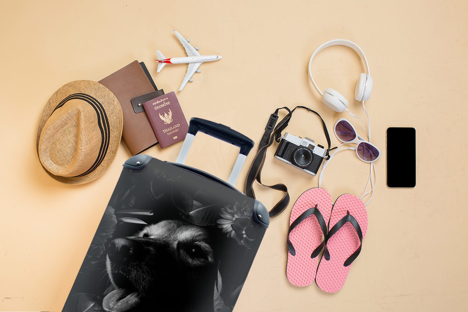 MuchoWow Handgepäckkoffer für Handgepäck rollen, Reisetasche Reisekoffer dunklem und Hund weiß, mit Rollen, - Hintergrund vor schwarz Trolley, 4 Botanischer Ferien
