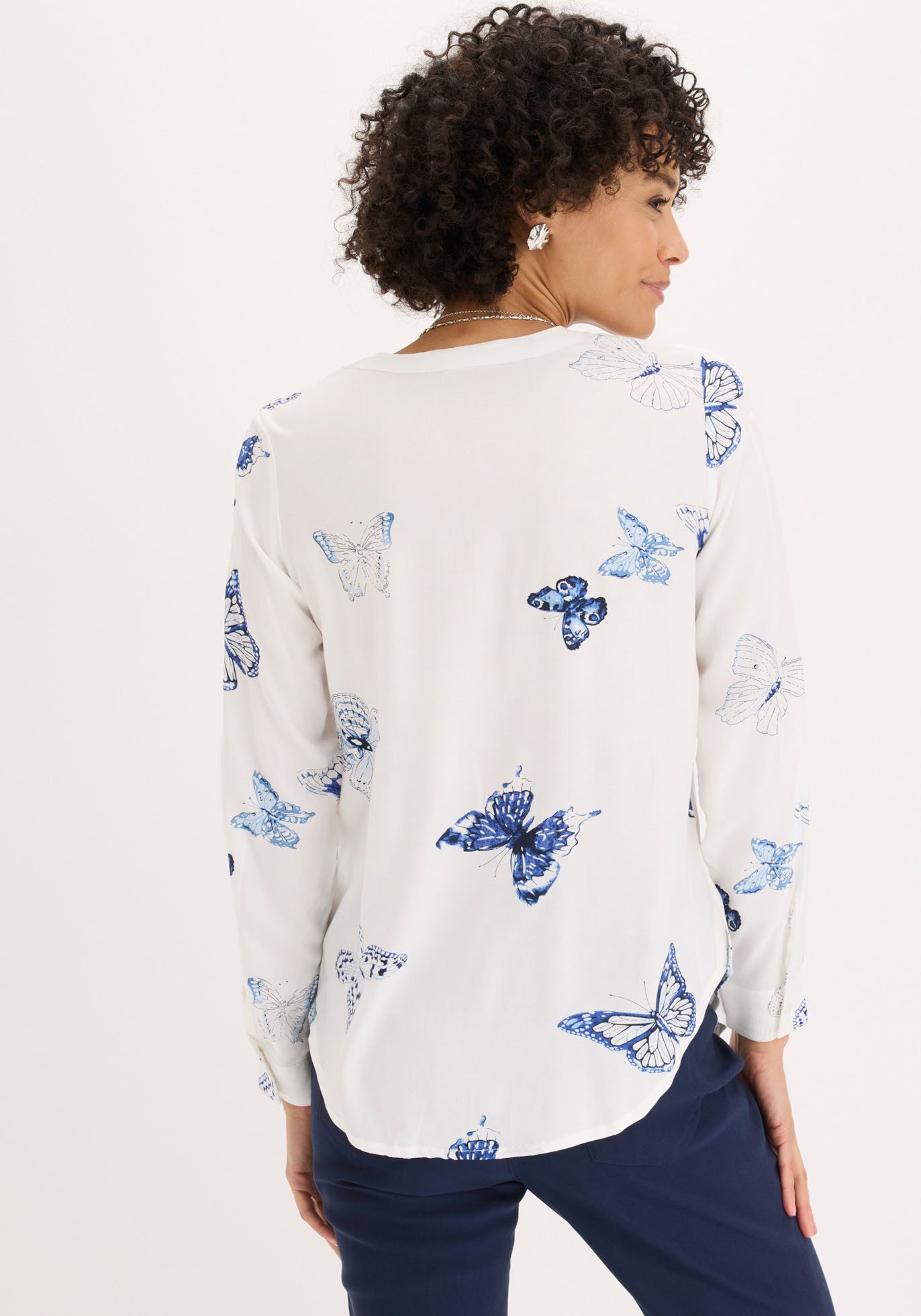bonprix Druckbluse (1-tlg) figurumspielende Tunika-Passform, aus Viskose, Krempelärmel