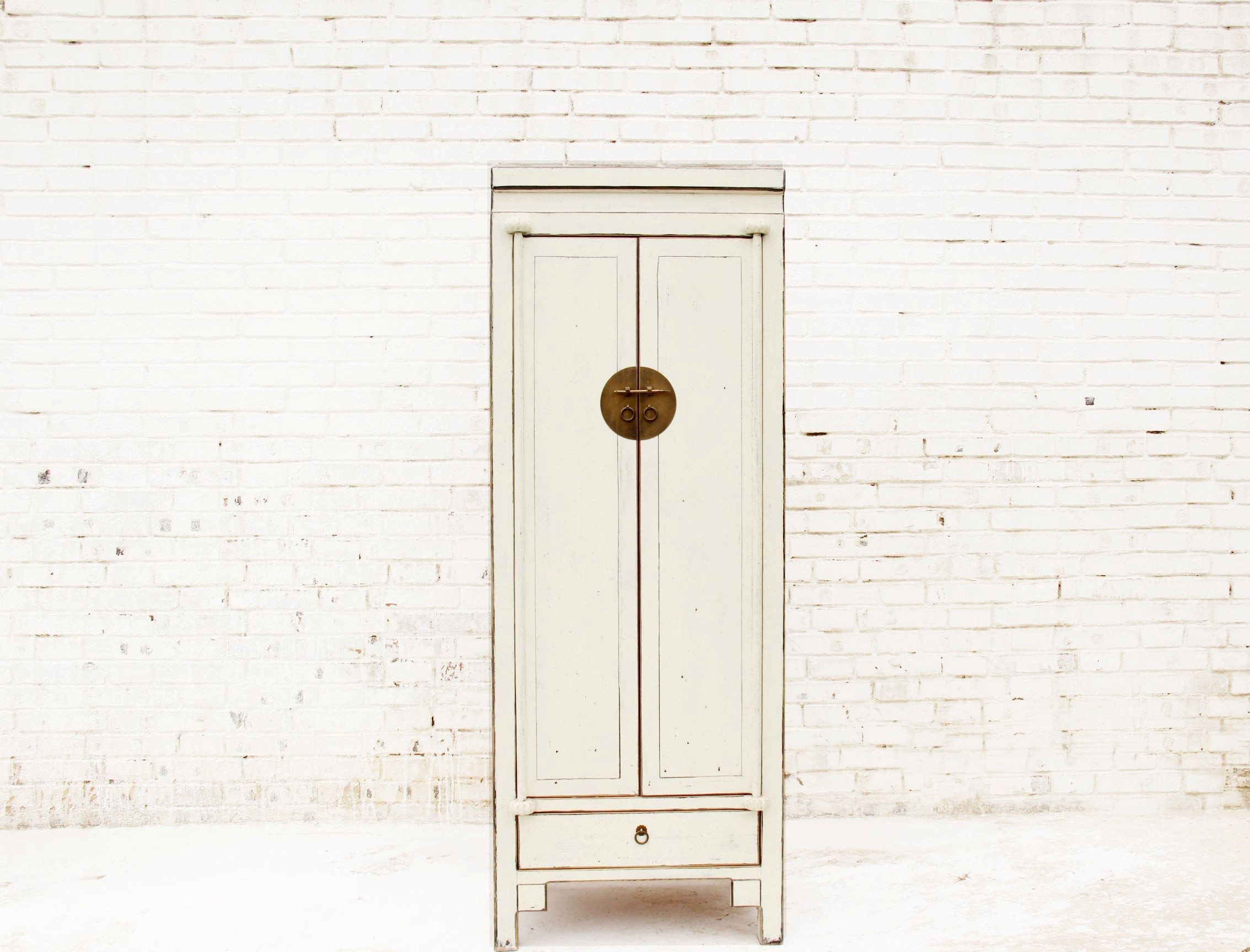 Kommode Weißer China Schrank im Shabby Chic Stil aus Vollholz