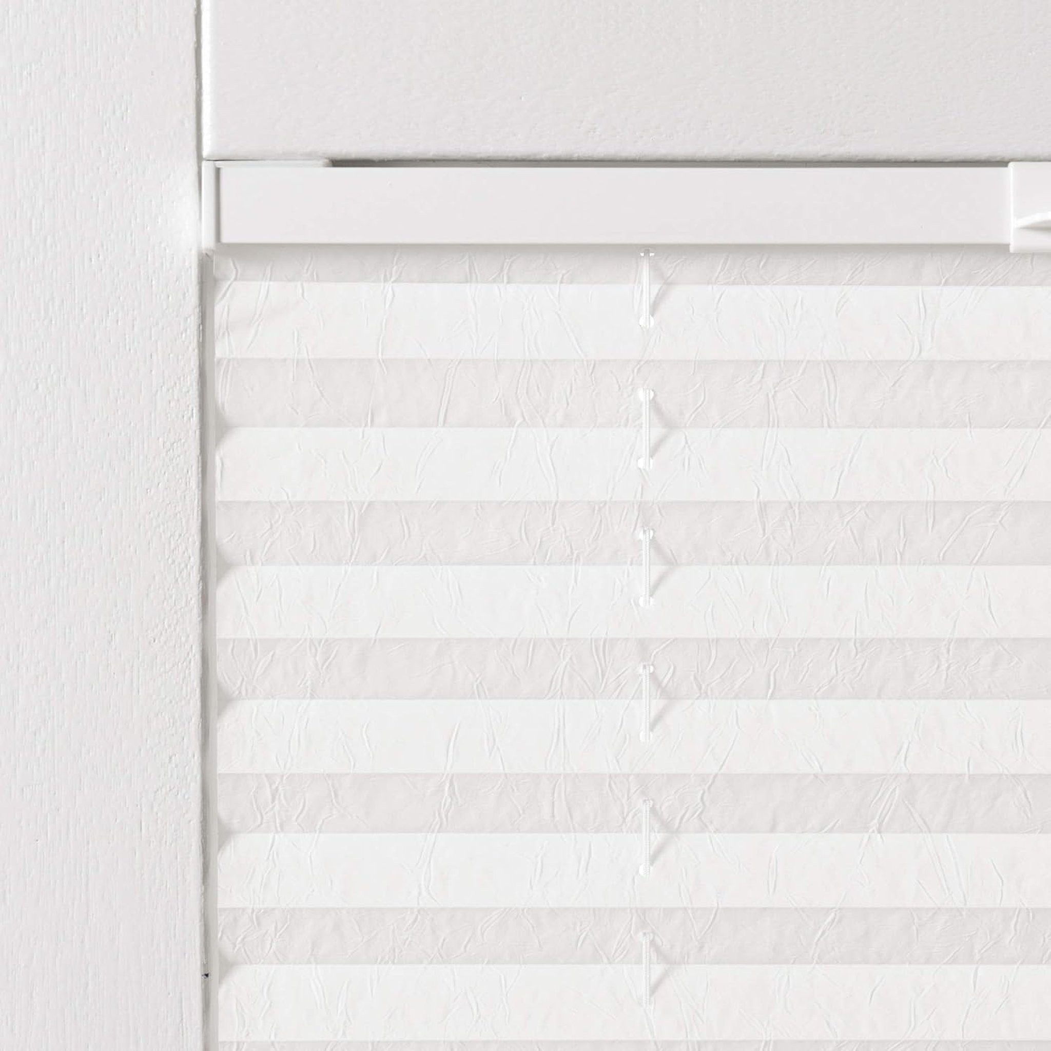 Victoria M. Plissee Standard Crush Plissee, 40 x 130 cm, weiß, halbtransparent, mit Bohren, verspannt, verschraubt, blickdicht, feuchtraumgeeignet, seitlich kürzbar