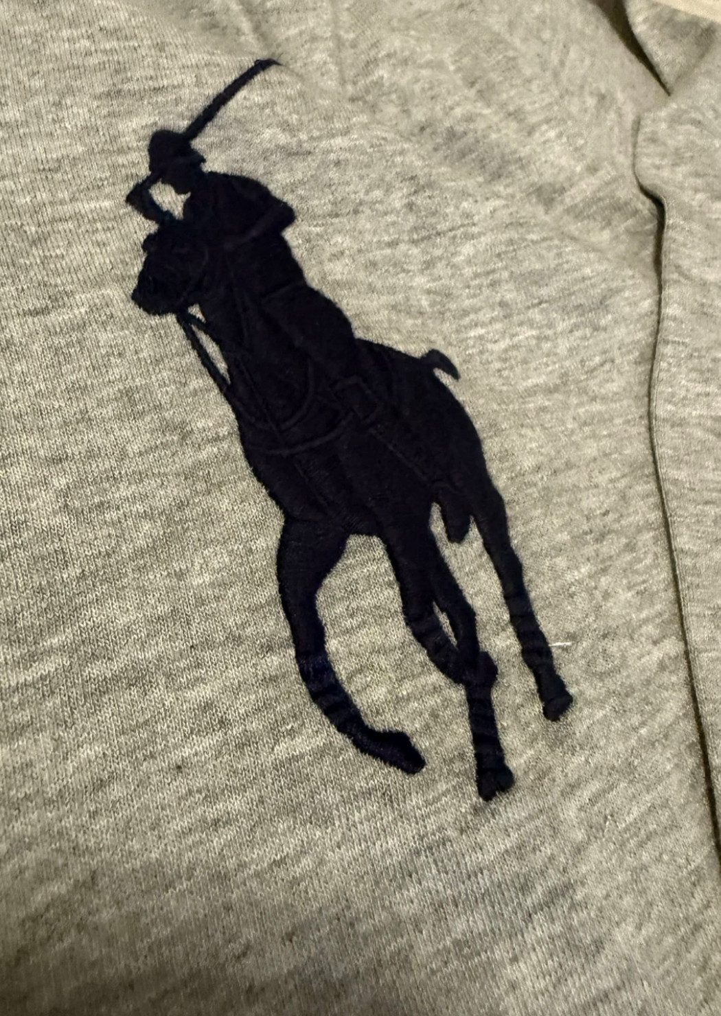 Polo Ralph Lauren Longsleeve Hoodie Big Pony Kapuzenpullover Regular Fit Dünner Baumwollstoff Auffälliger „POLO“ Schriftzug mit US-Flagge auf dem Ärmel