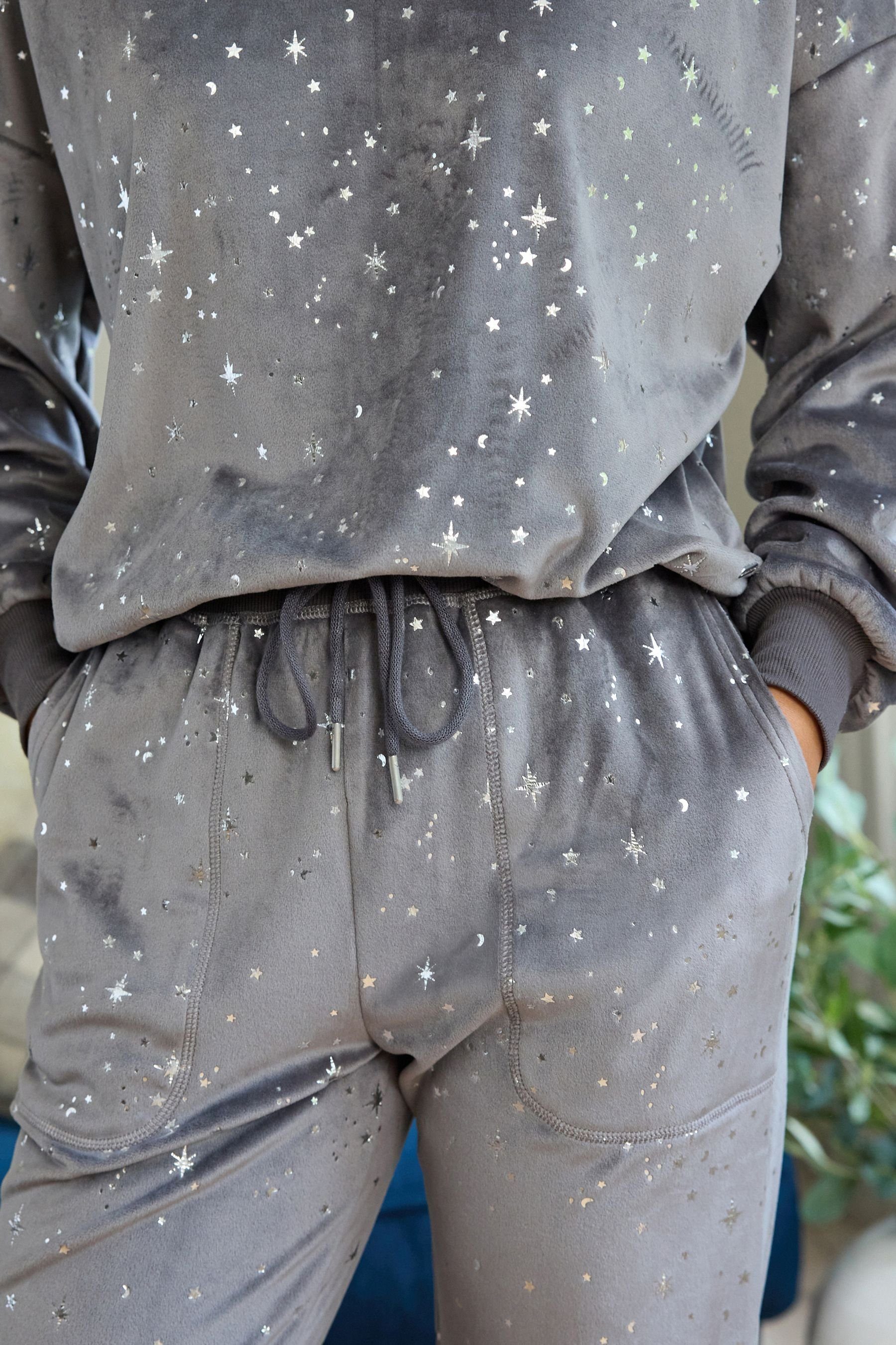 Next Pyjama Langärmeliger Fleece-Pyjama (2 Stars Grey tlg) Foil