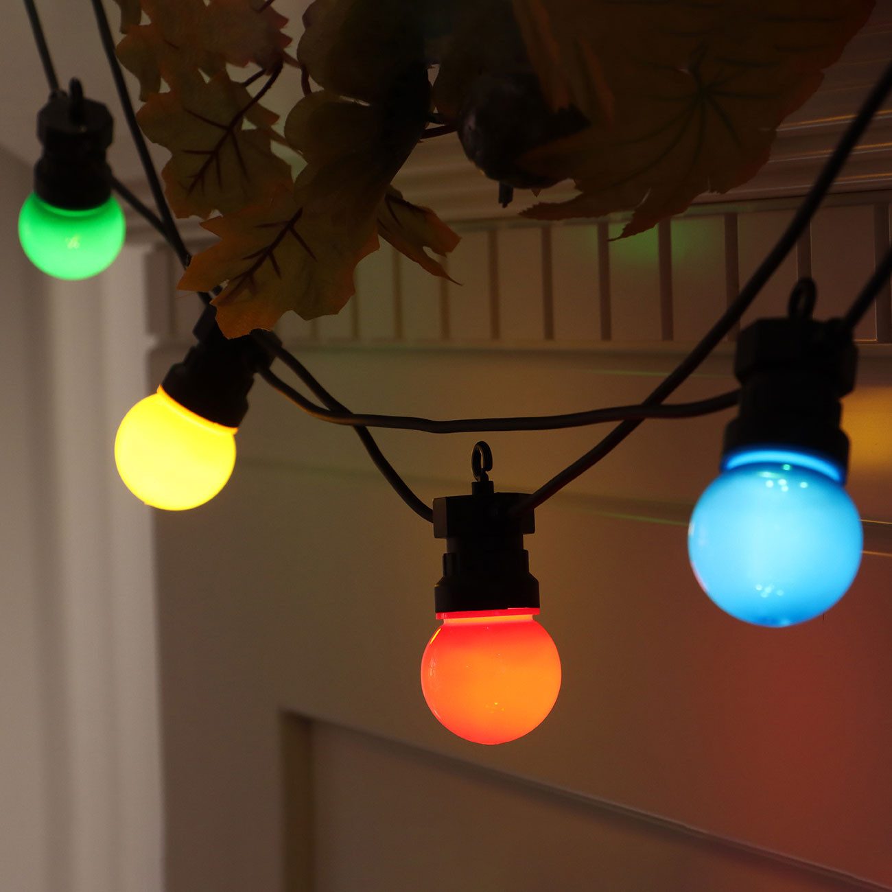 shop'n smile ideoon LED-Lichterkette 4-farbige Stimmungsvolle Lichterkette (2,7m): 10 Birnen, Ideal für Garten, Balkon & Party