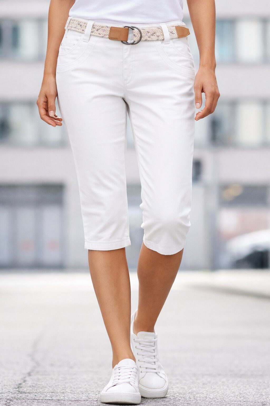 SUBLEVEL Shorts Damen 3/4 Capri Hose leichte Sommerhose mit Gürtel Leichte Caprihose mit Stretchkomfort, Slim Fit und Flechtgürtel