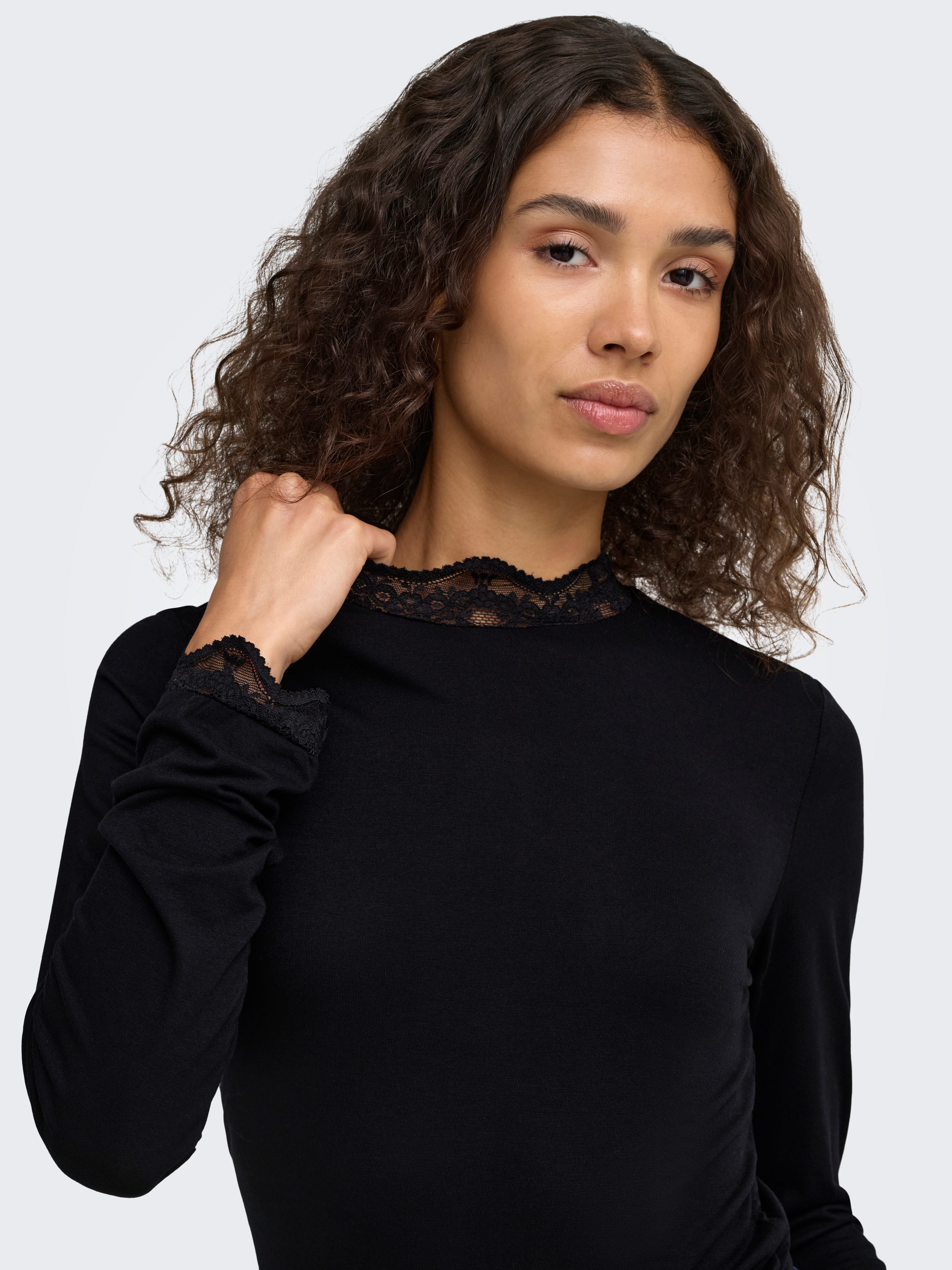 ONLY Langarmshirt ONLLIV L/S TOP WITH LACE DETAILS CS JRS Viskosemischung, regular fit – Bild 3 von 5