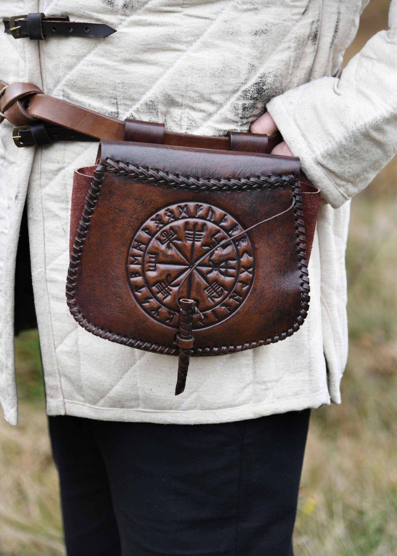 Battle Merchant Ritter-Kostüm Leder Gürteltasche braun mit Vegvisir-Prägung günstig online kaufen